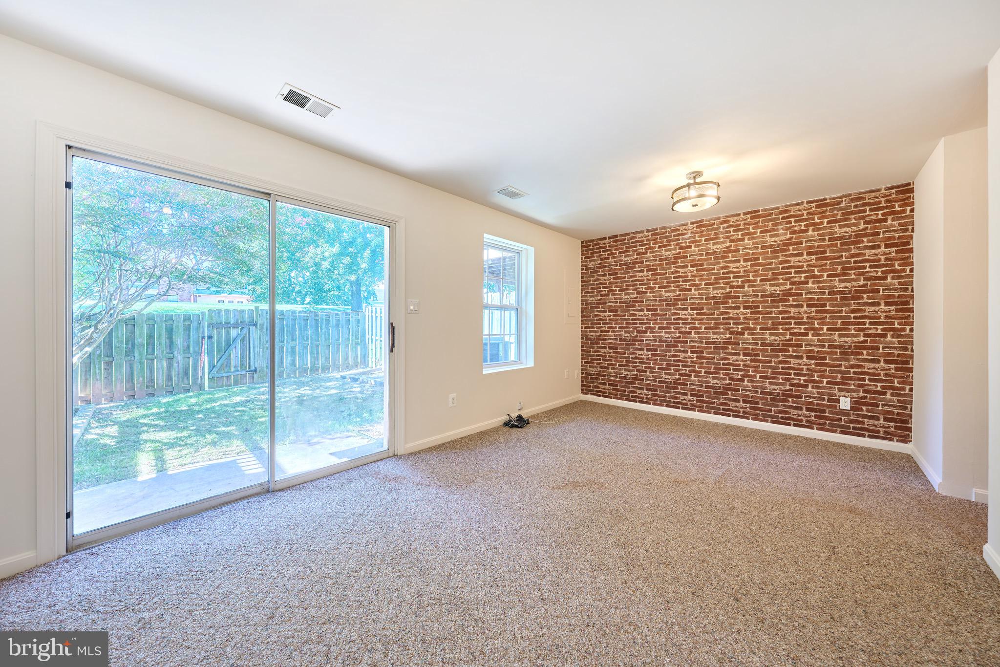 MIRROR RIDGE - Residential Lease