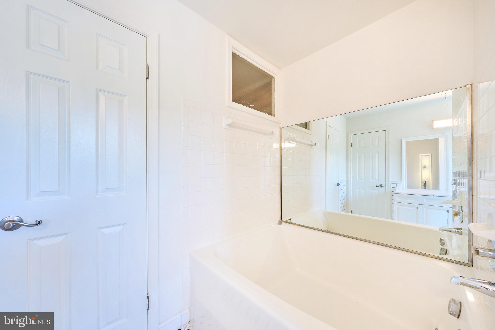 MIRROR RIDGE - Residential Lease