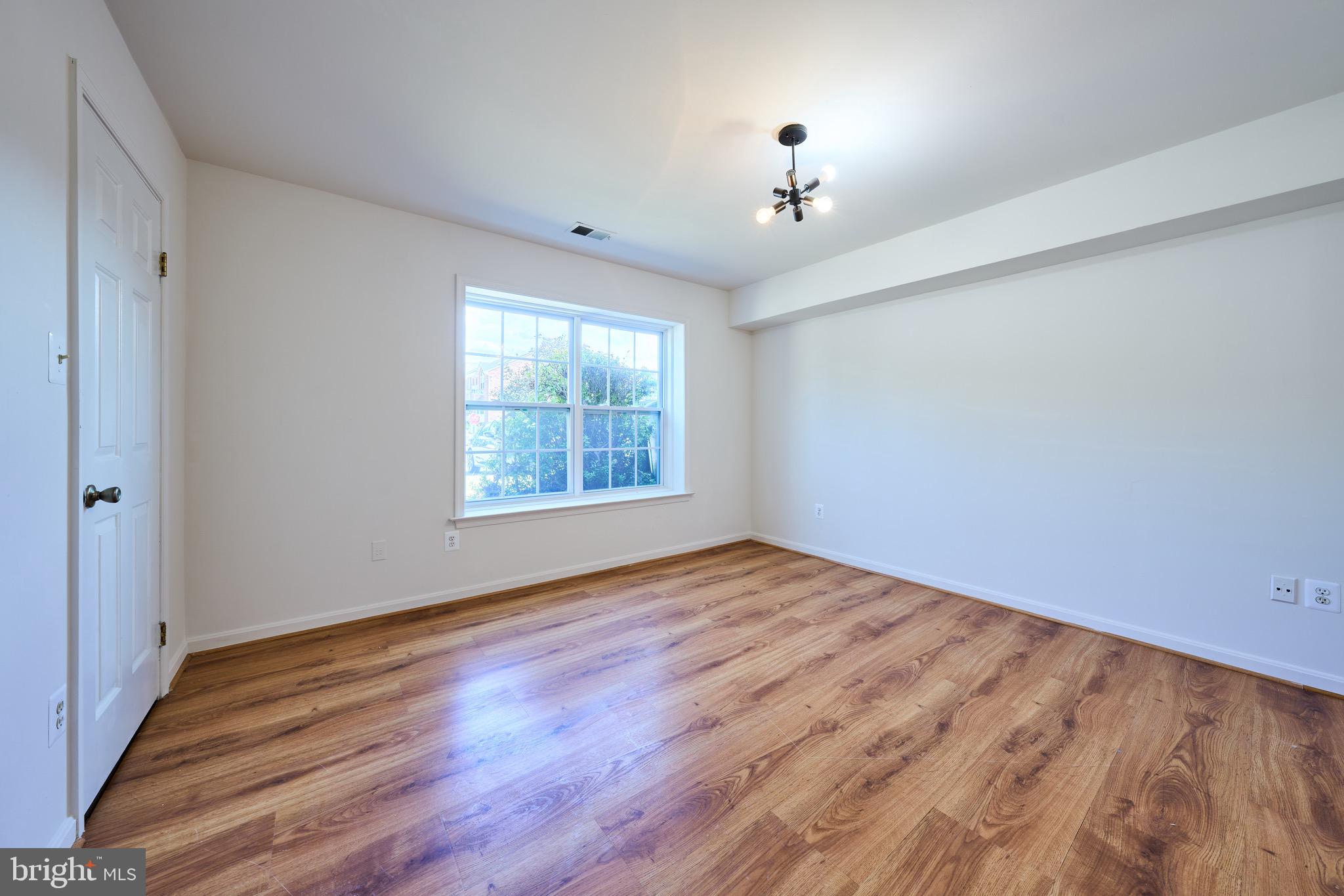 MIRROR RIDGE - Residential Lease