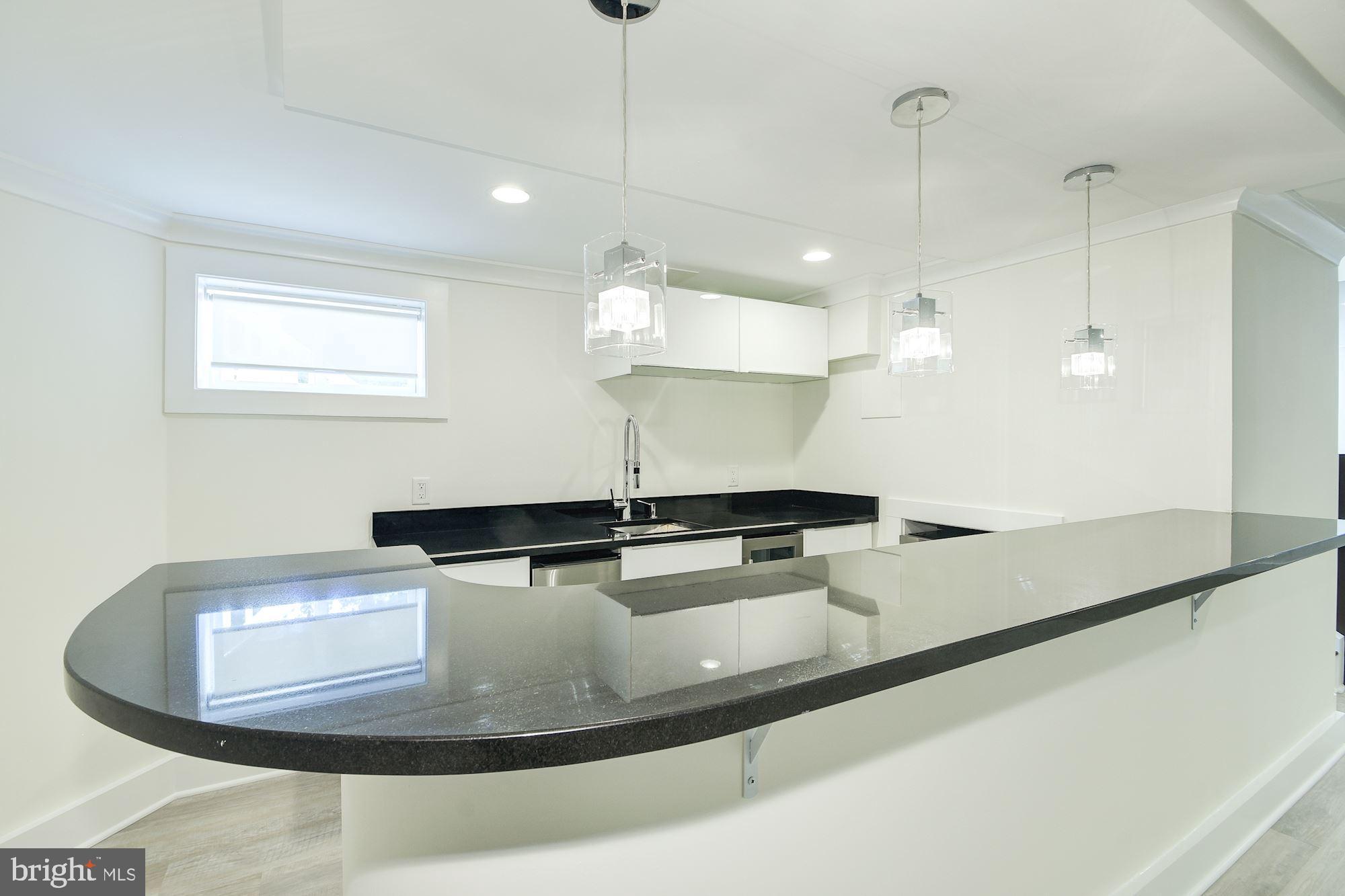 LOCUST HILL ESTATES - Residential Lease