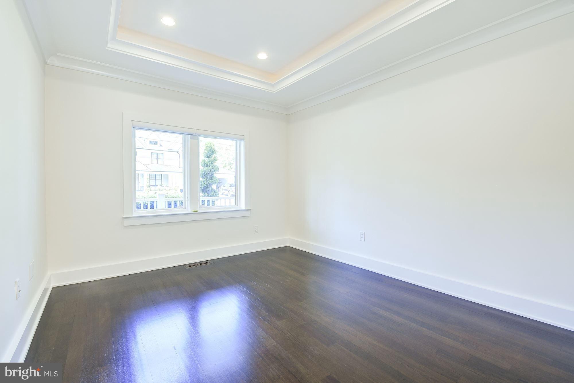 LOCUST HILL ESTATES - Residential Lease