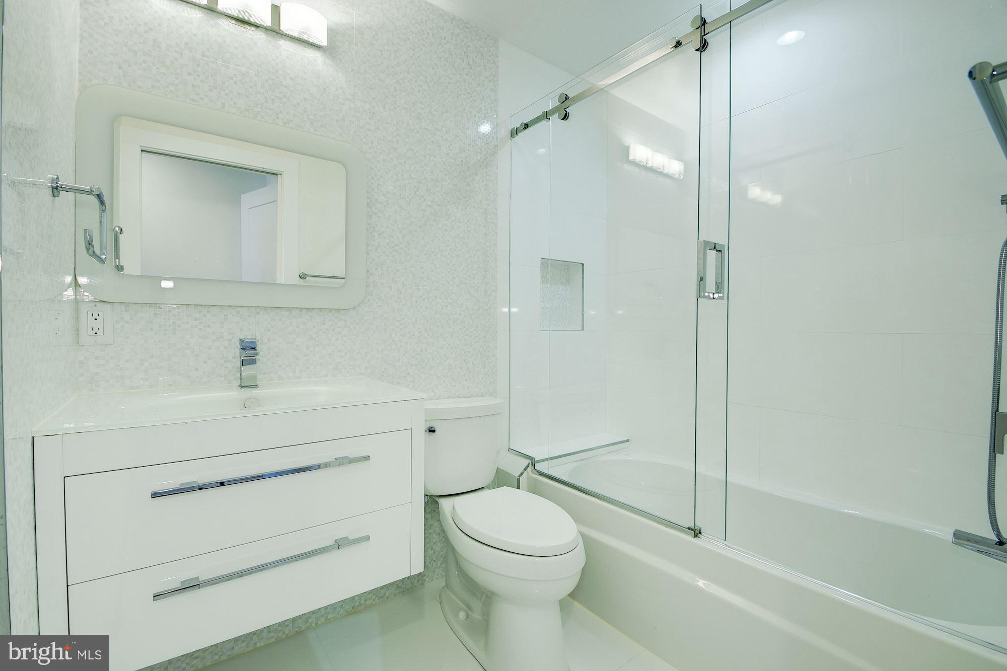 LOCUST HILL ESTATES - Residential Lease