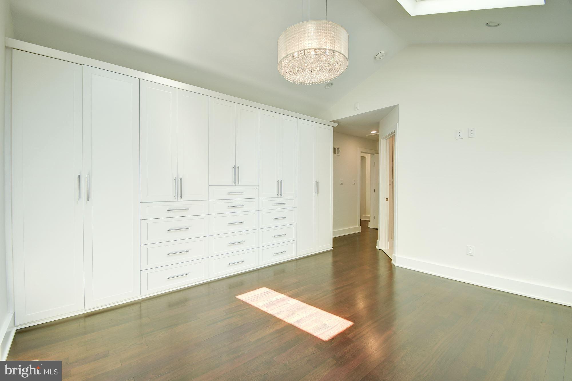 LOCUST HILL ESTATES - Residential Lease