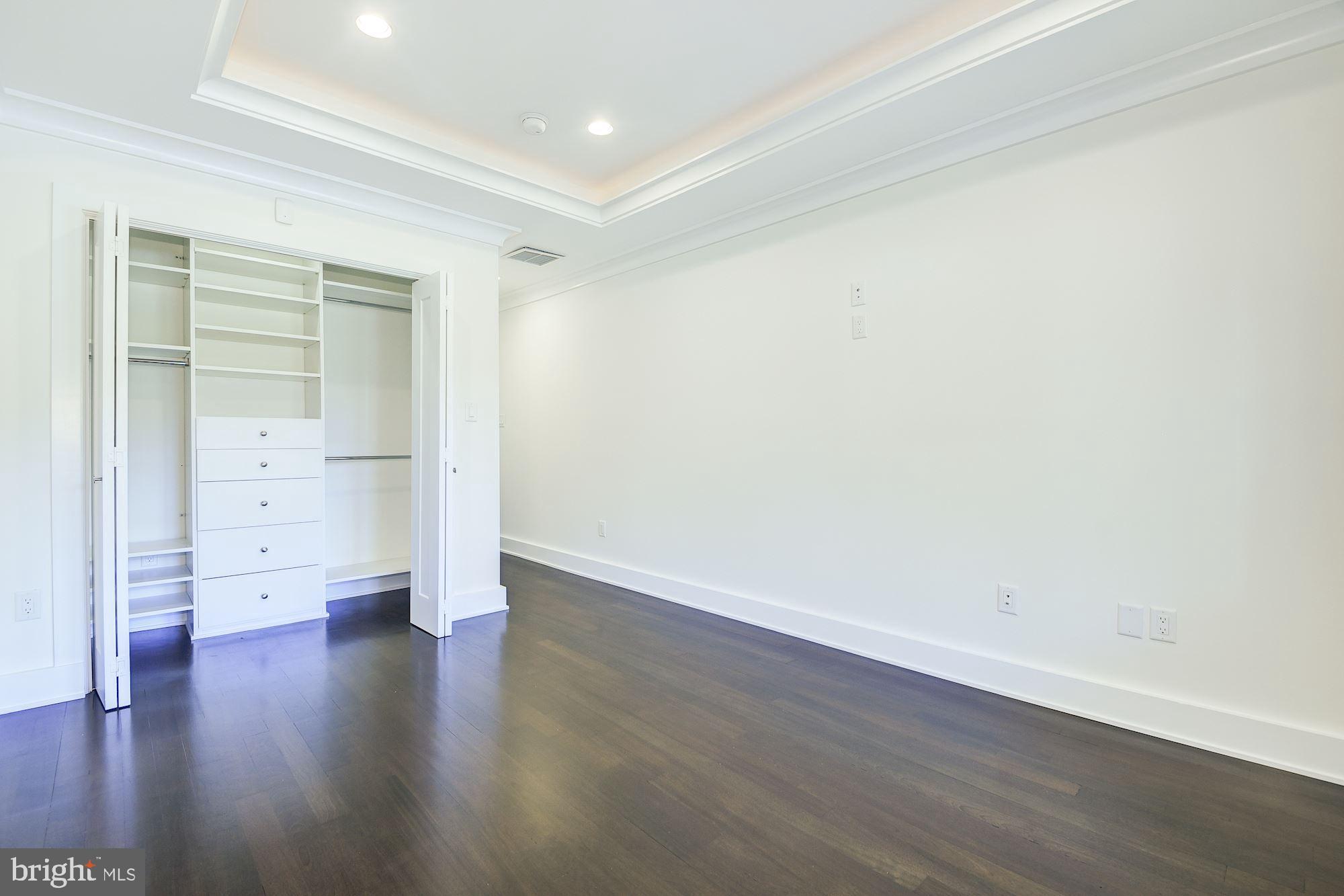 LOCUST HILL ESTATES - Residential Lease