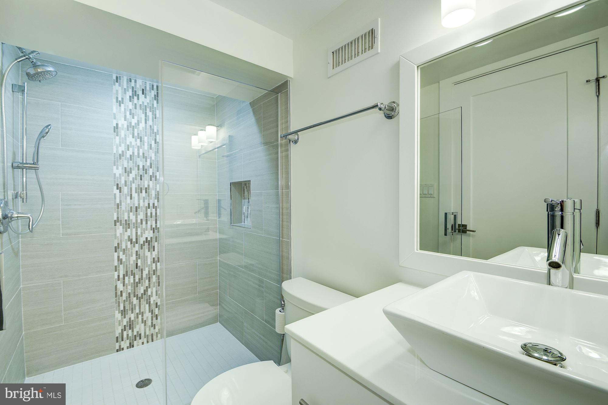 LOCUST HILL ESTATES - Residential Lease