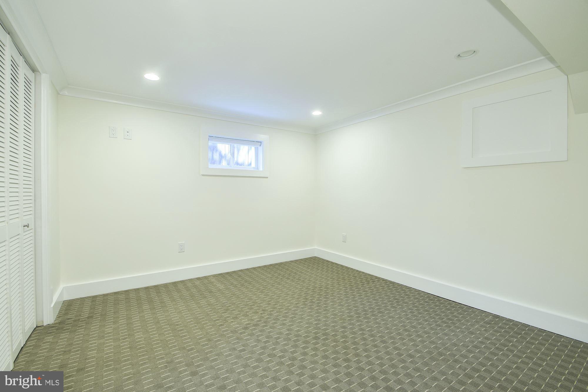 LOCUST HILL ESTATES - Residential Lease