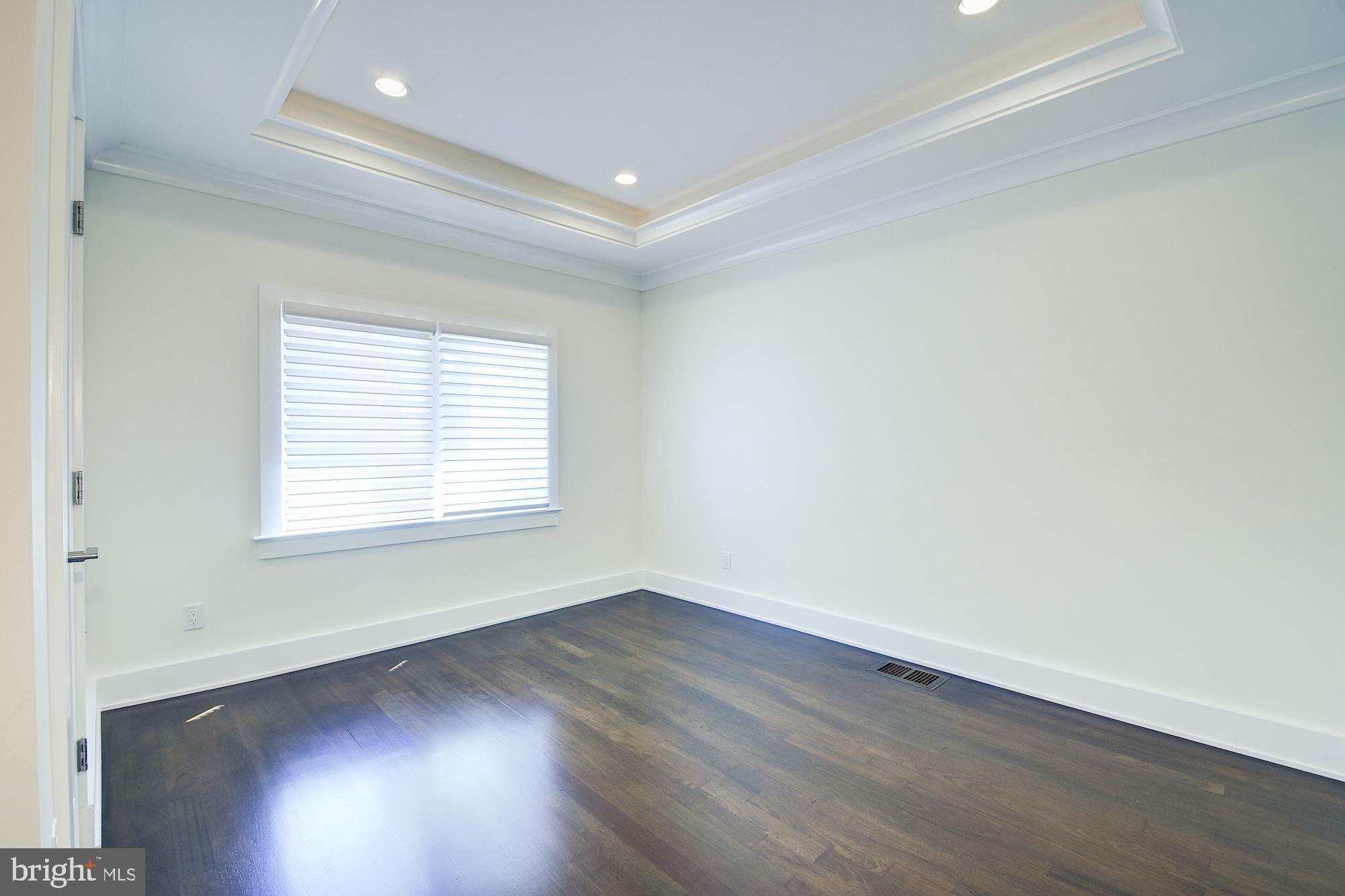 LOCUST HILL ESTATES - Residential Lease