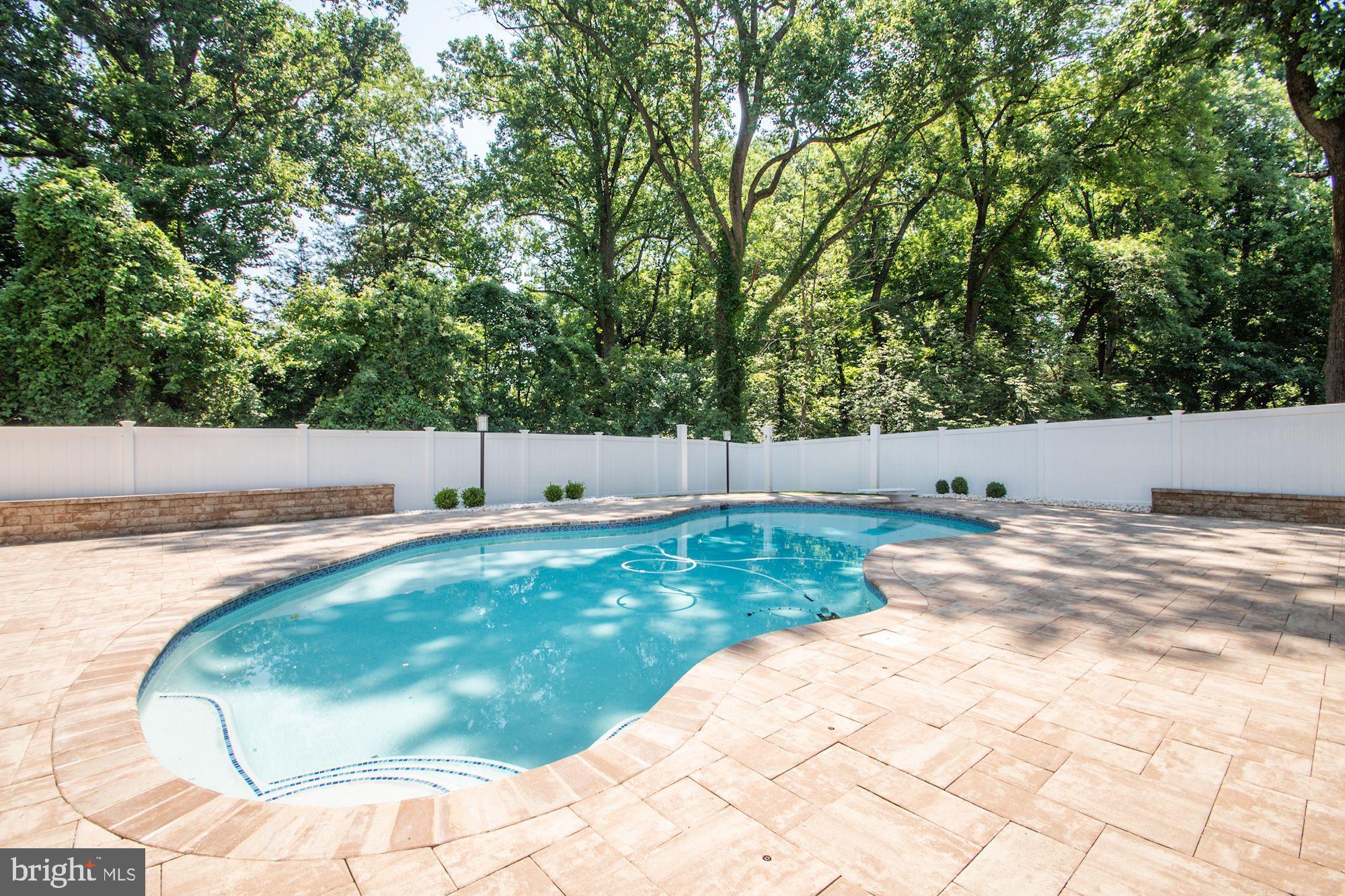 LOCUST HILL ESTATES - Residential Lease