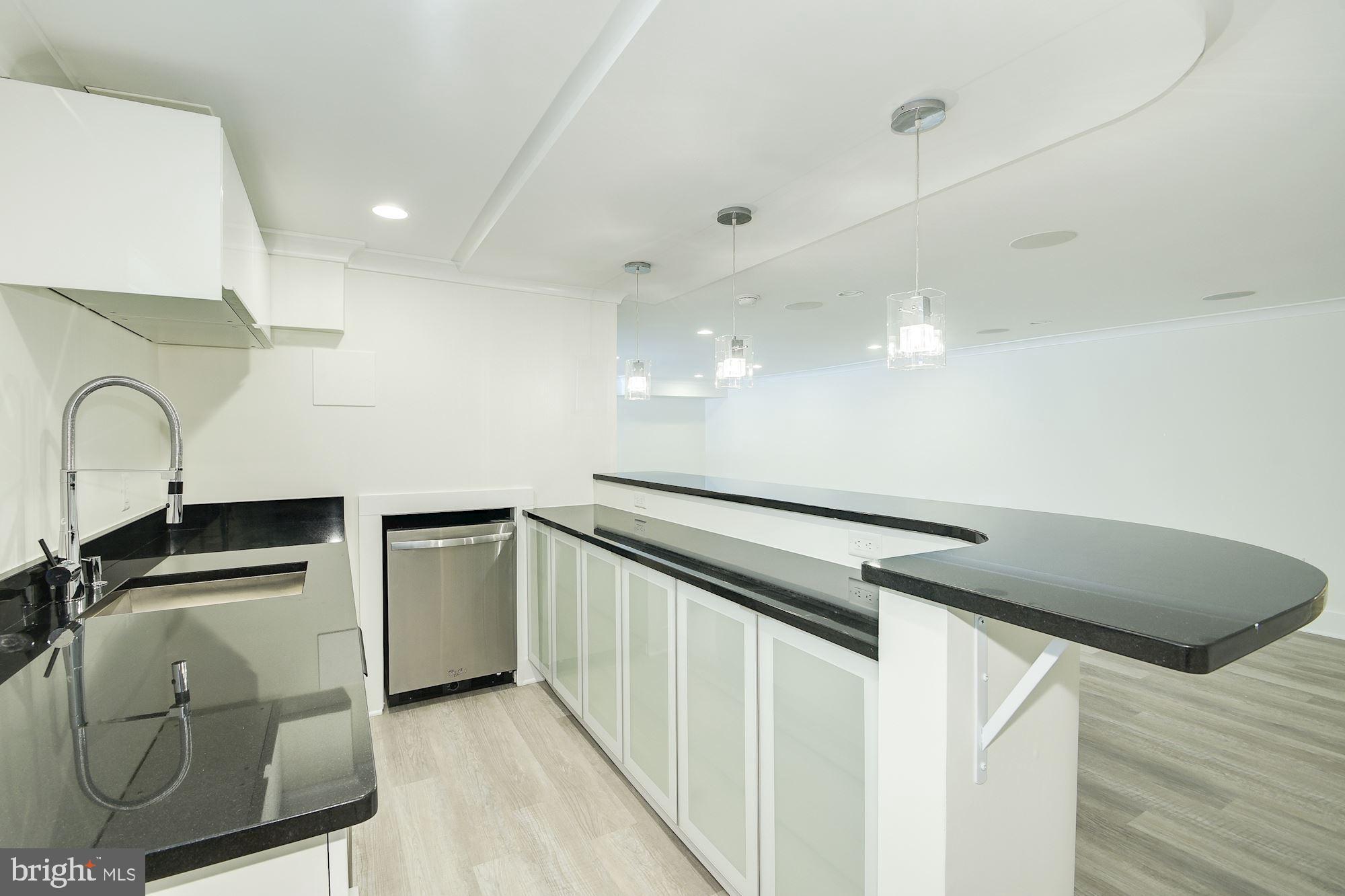 LOCUST HILL ESTATES - Residential Lease