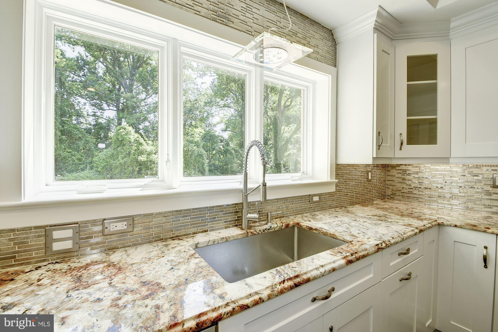 LOCUST HILL ESTATES - Residential Lease