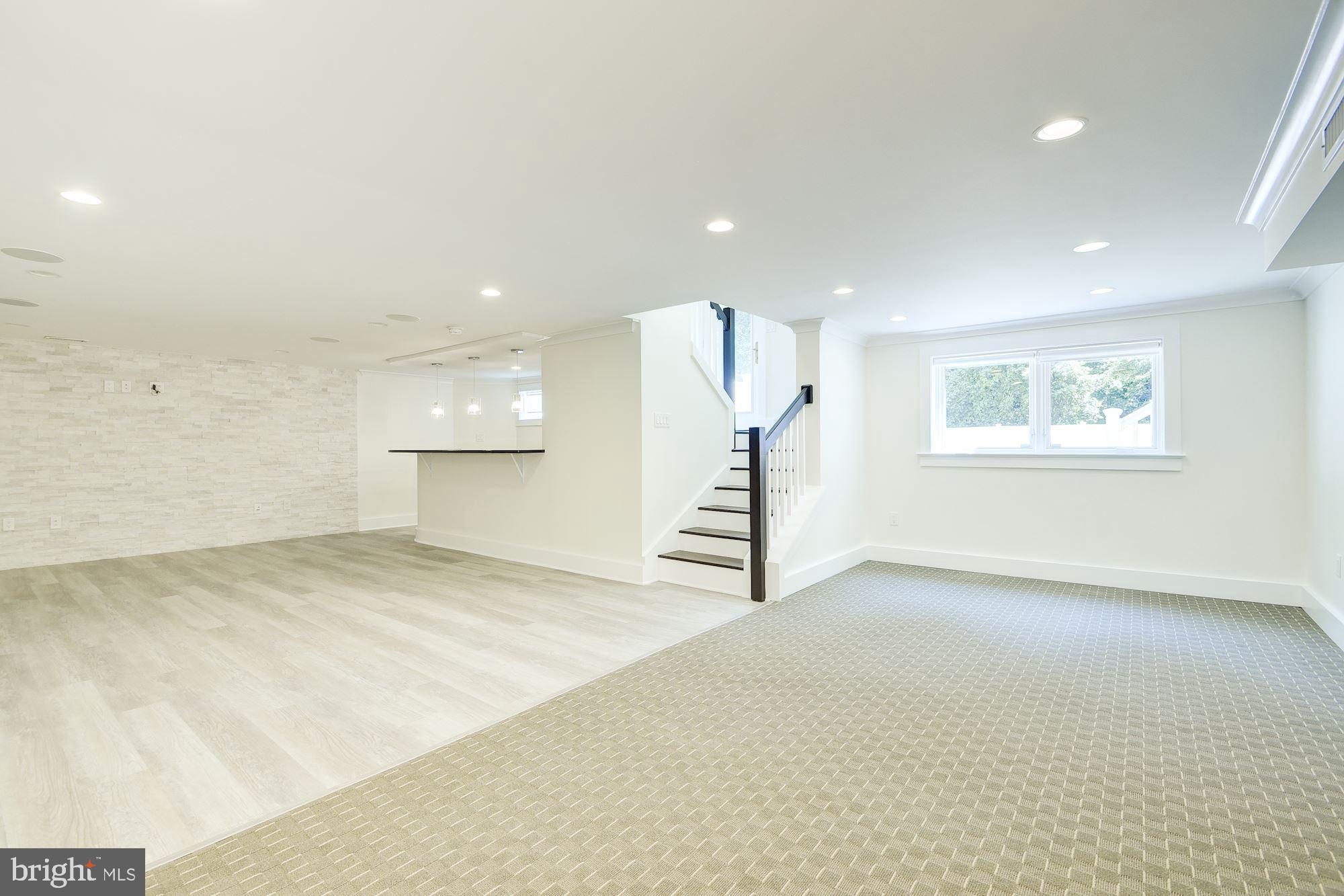 LOCUST HILL ESTATES - Residential Lease