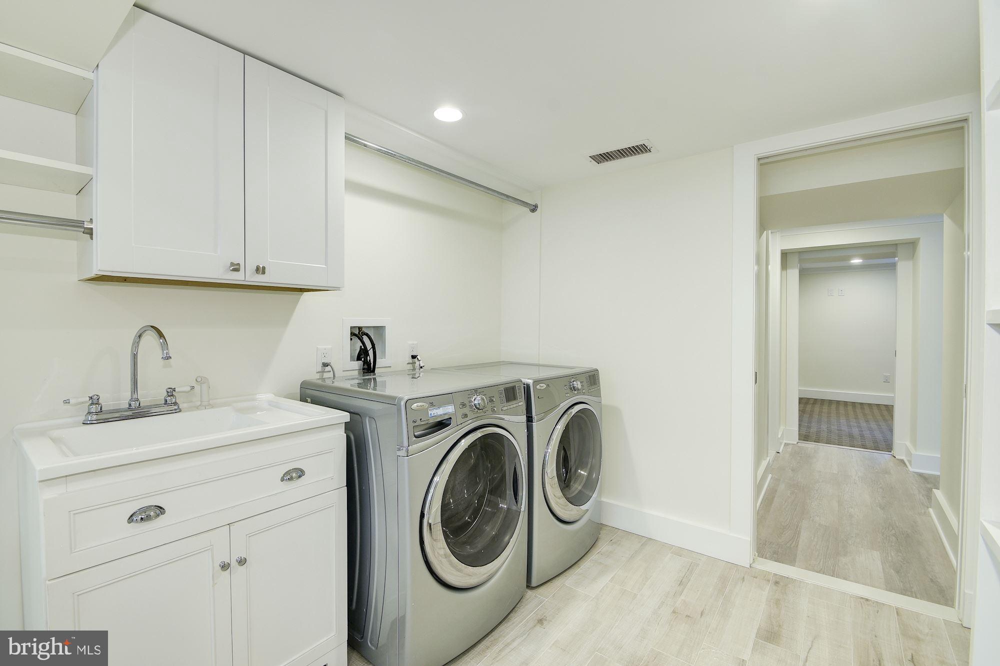 LOCUST HILL ESTATES - Residential Lease