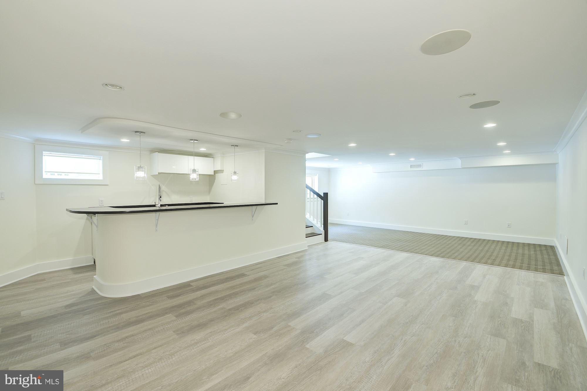 LOCUST HILL ESTATES - Residential Lease