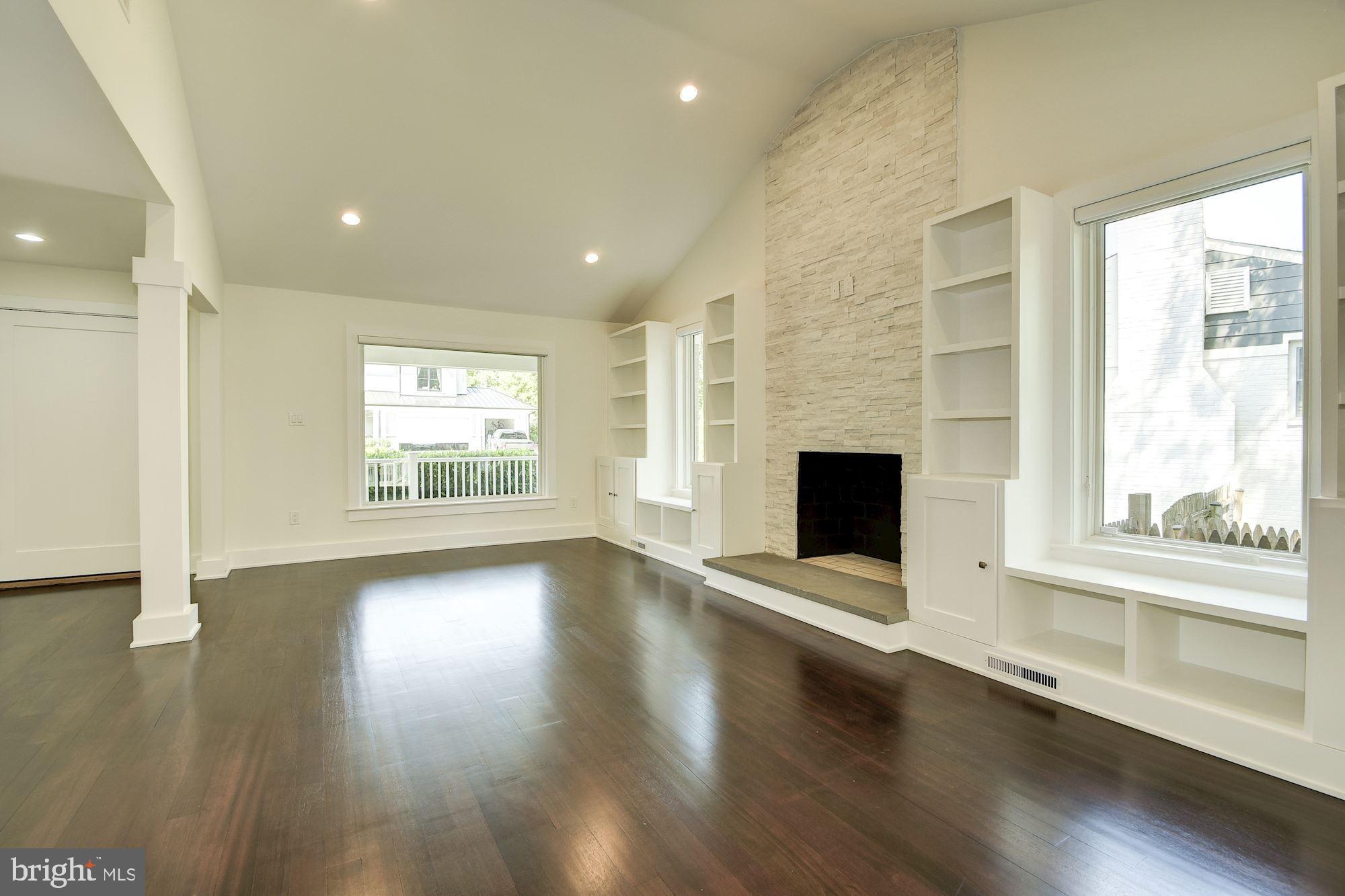 LOCUST HILL ESTATES - Residential Lease