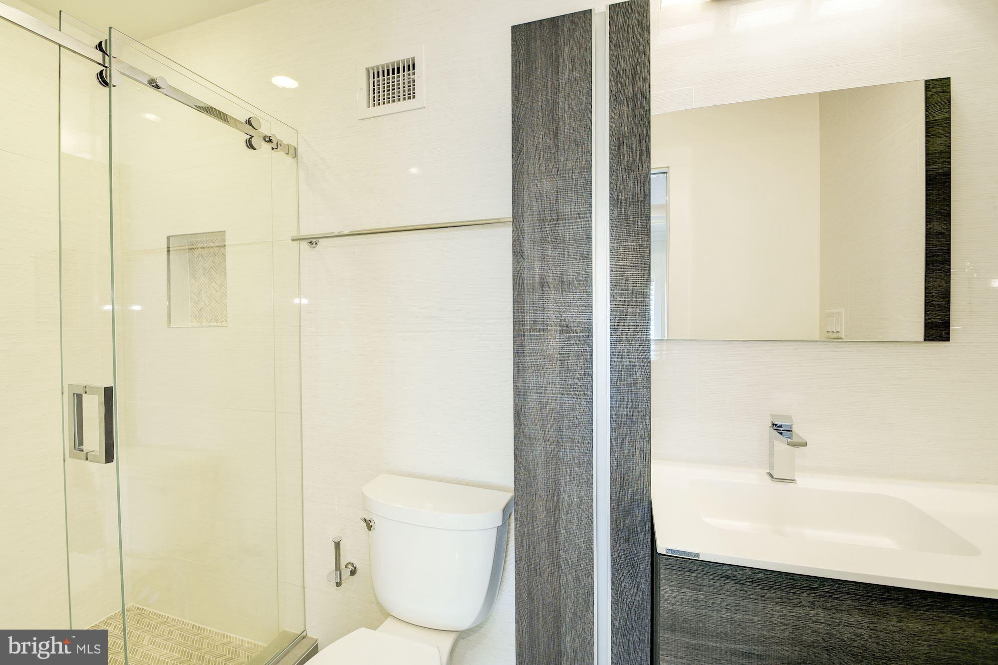 LOCUST HILL ESTATES - Residential Lease