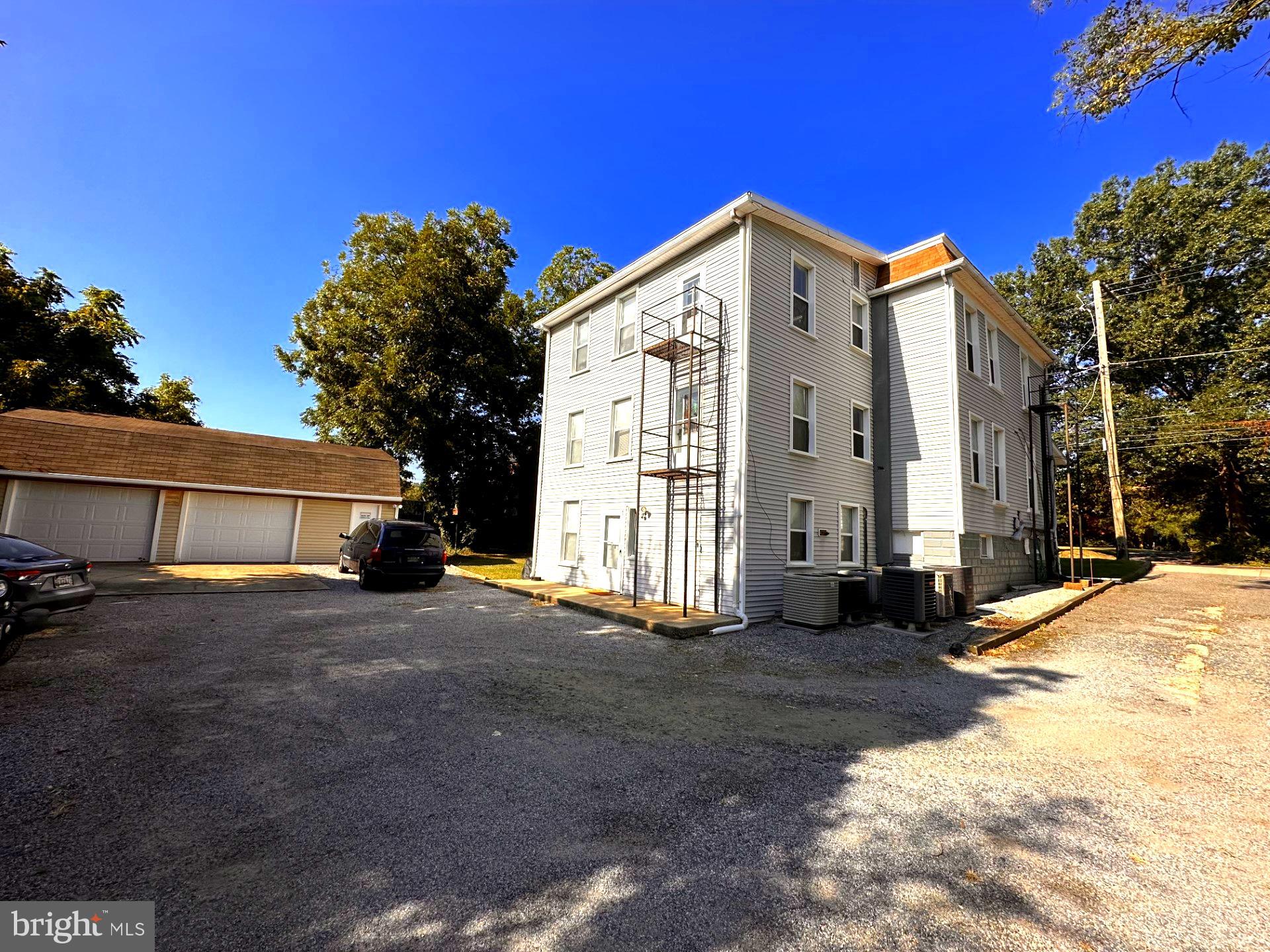 COLLEGE PARK - Residential Income