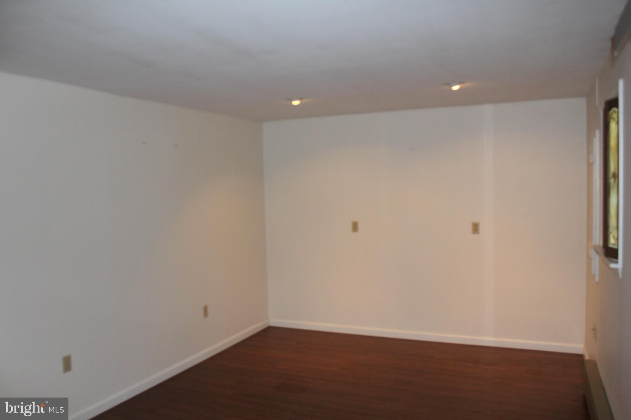 FOUR SEASONS - Residential Lease