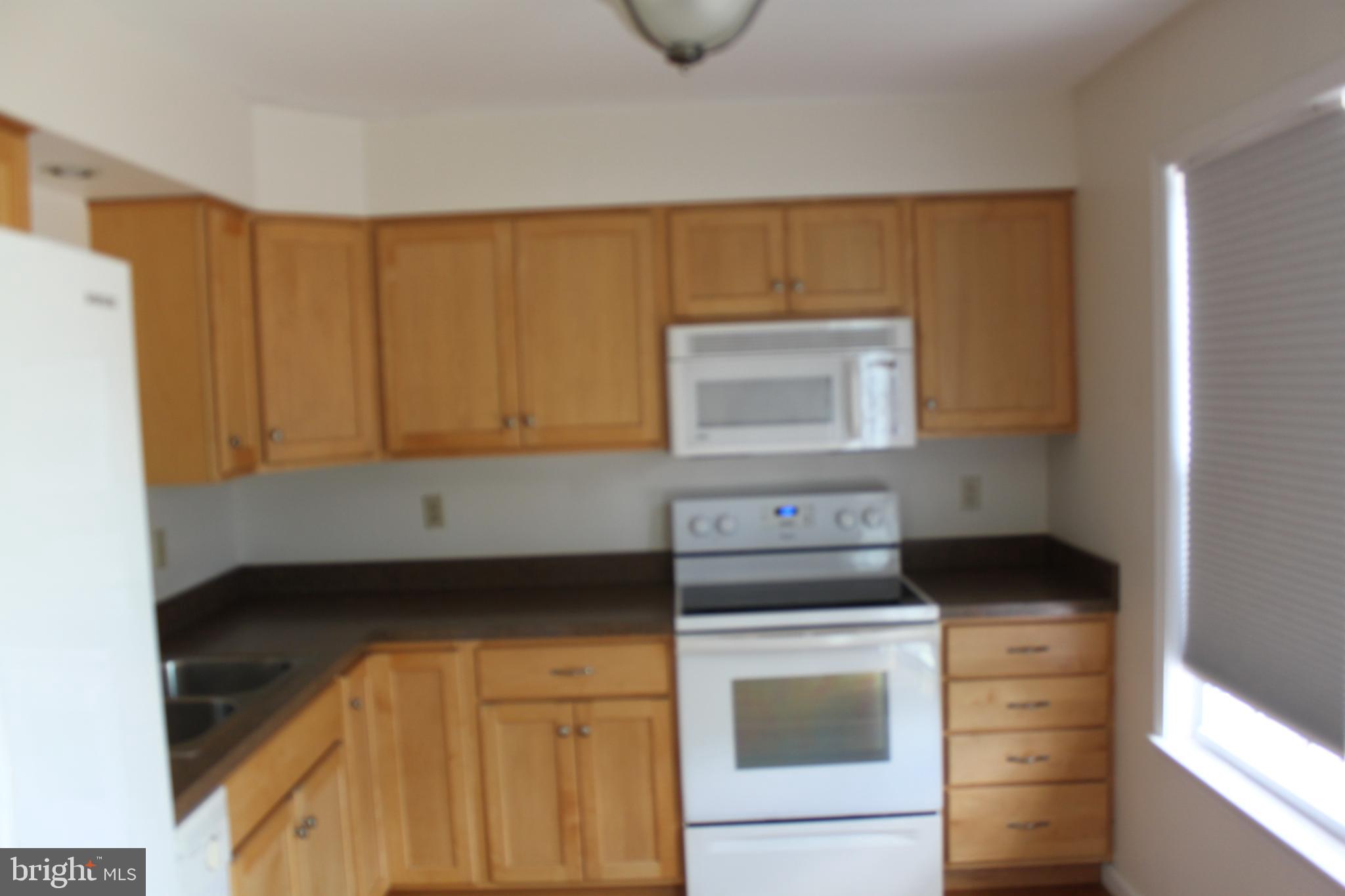 FOUR SEASONS - Residential Lease