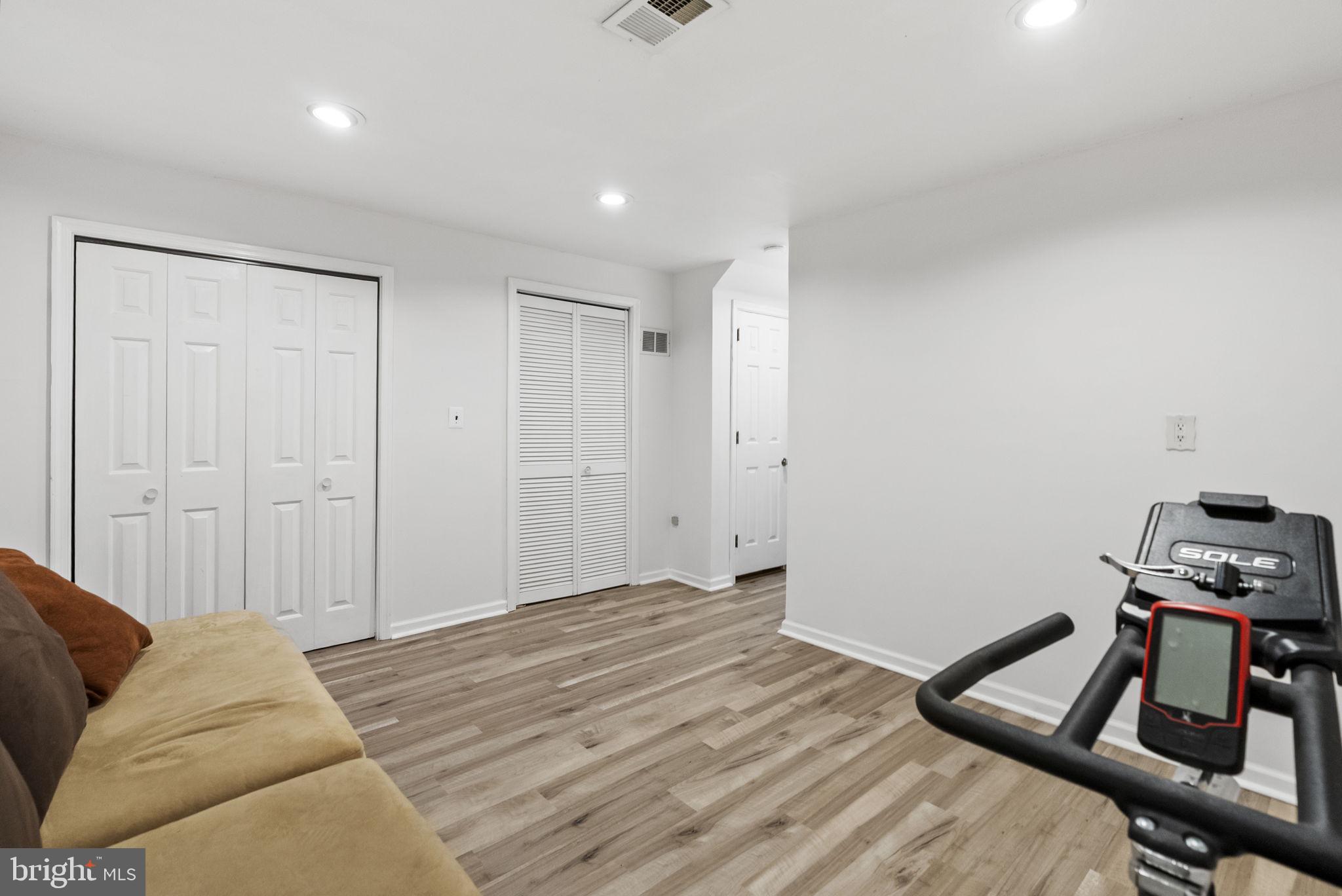 BRANFORD WOODS - Residential