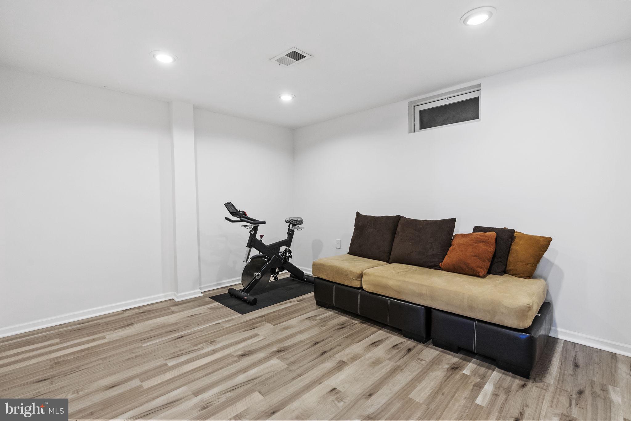 BRANFORD WOODS - Residential