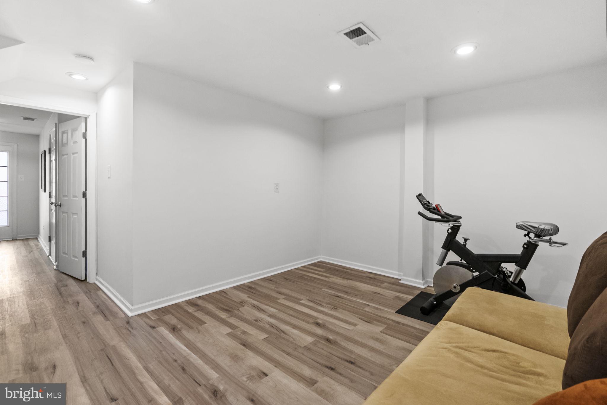 BRANFORD WOODS - Residential