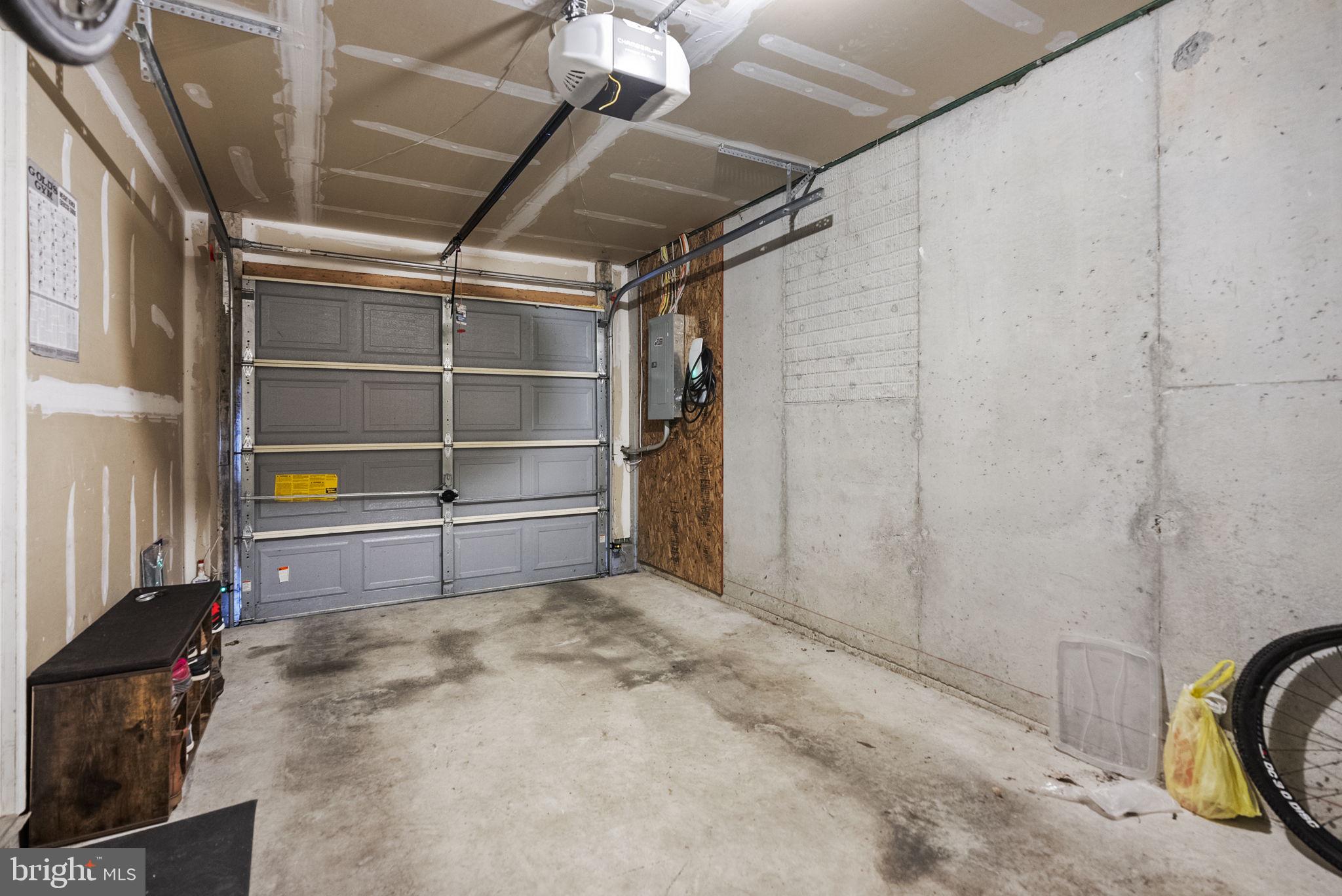 BRANFORD WOODS - Residential