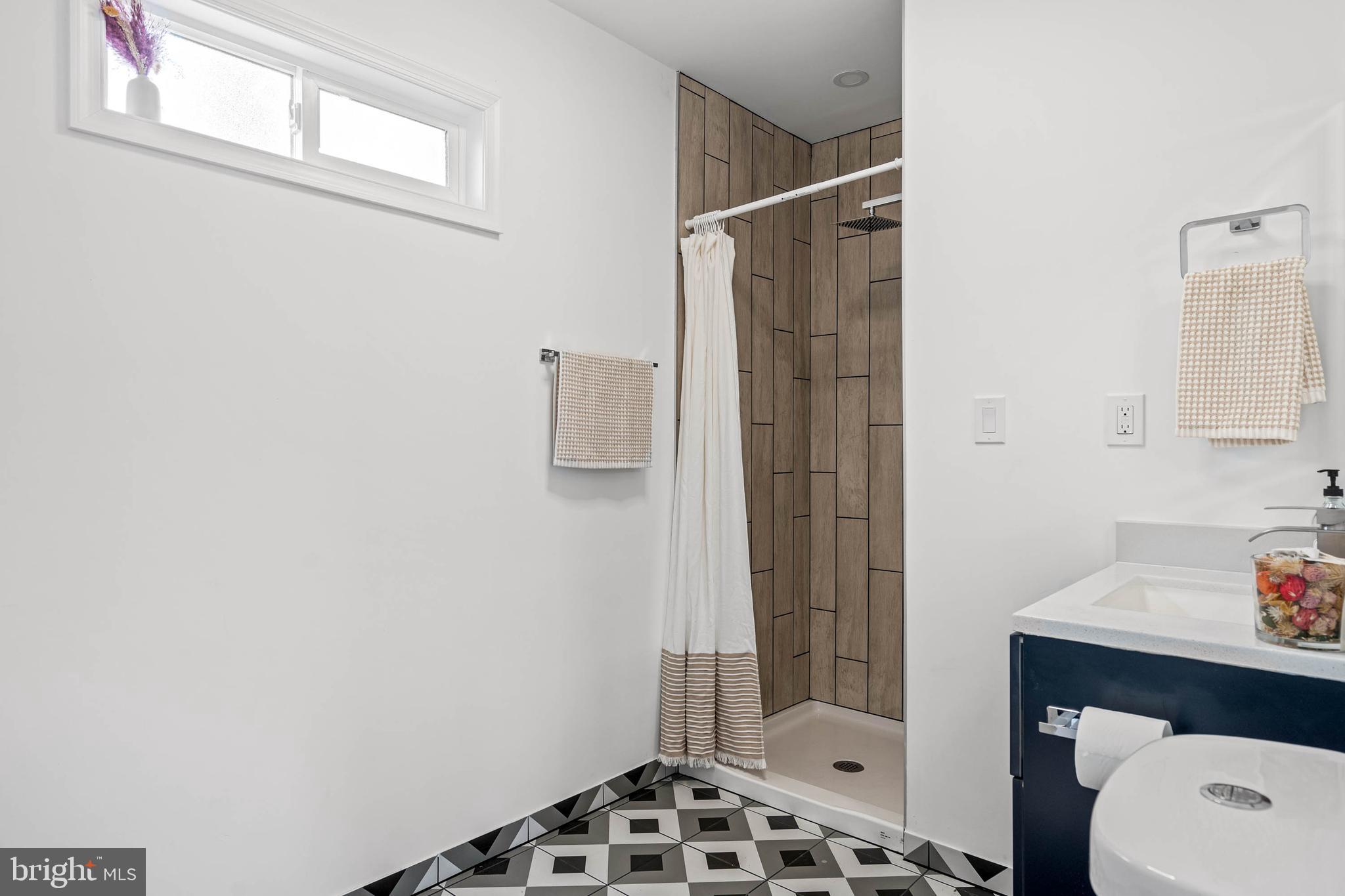 WHISPERING PINE MHP - Residential