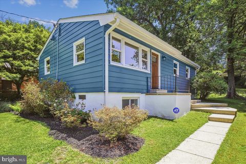 Photo of 11212 VALLEY VIEW AVE, KENSINGTON, MD 20895 (MLS # MDMC2094552)