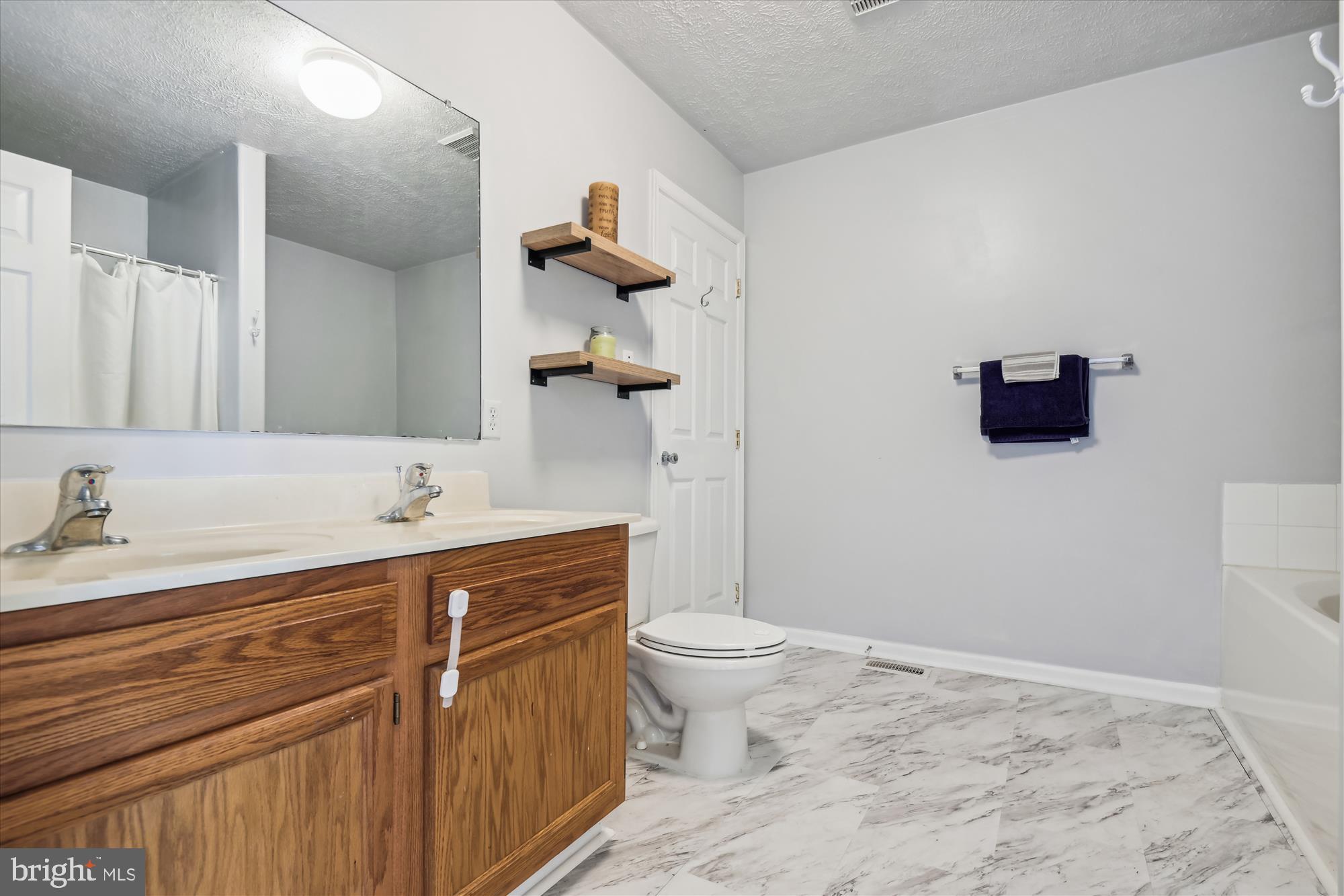 VILLAGE OF PHEASANT GLEN - Residential