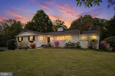 Photo of 10410 Gary Road, POTOMAC, MD 20854 (MLS # MDMC2230140)