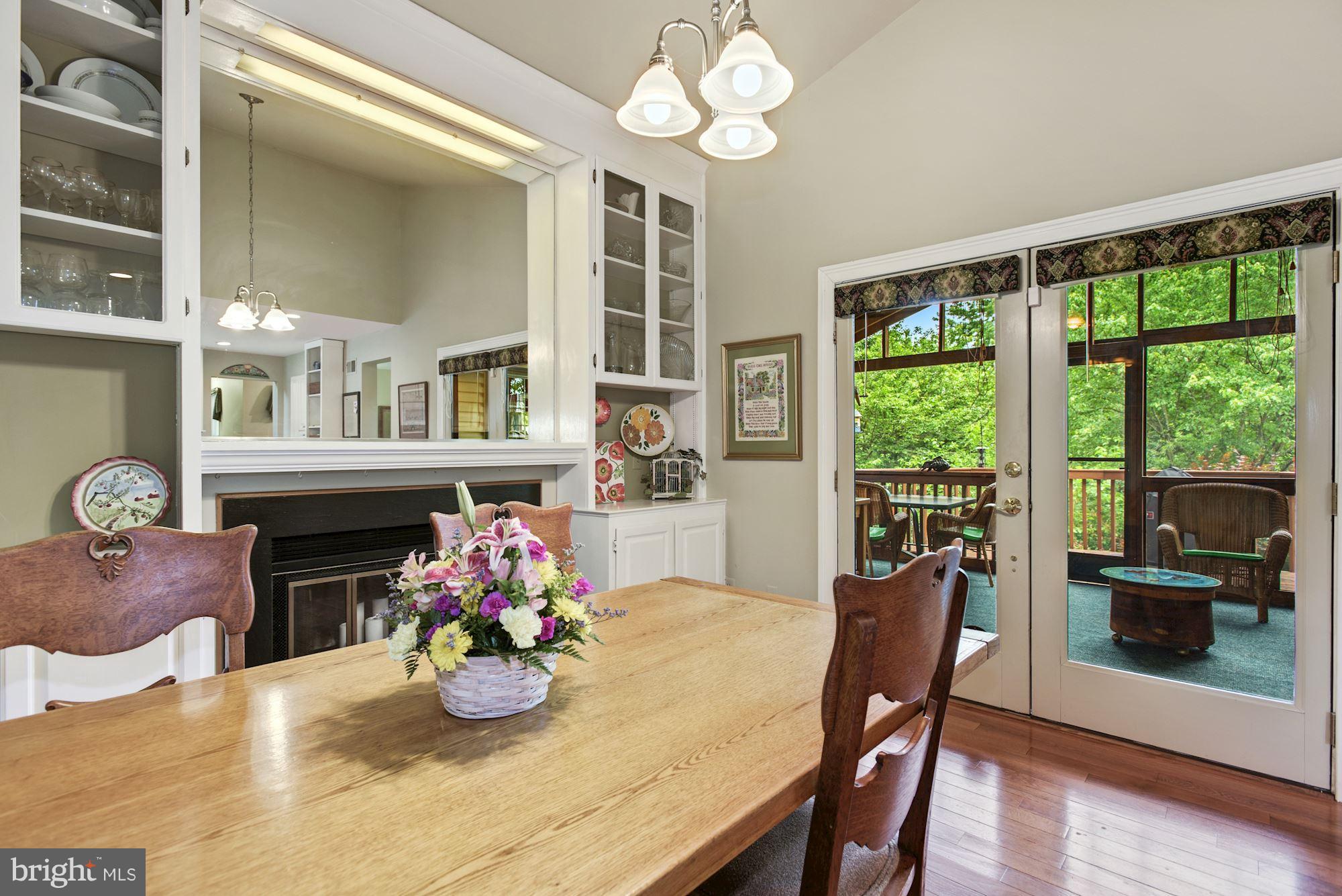 COUNTRY ROADS - Residential