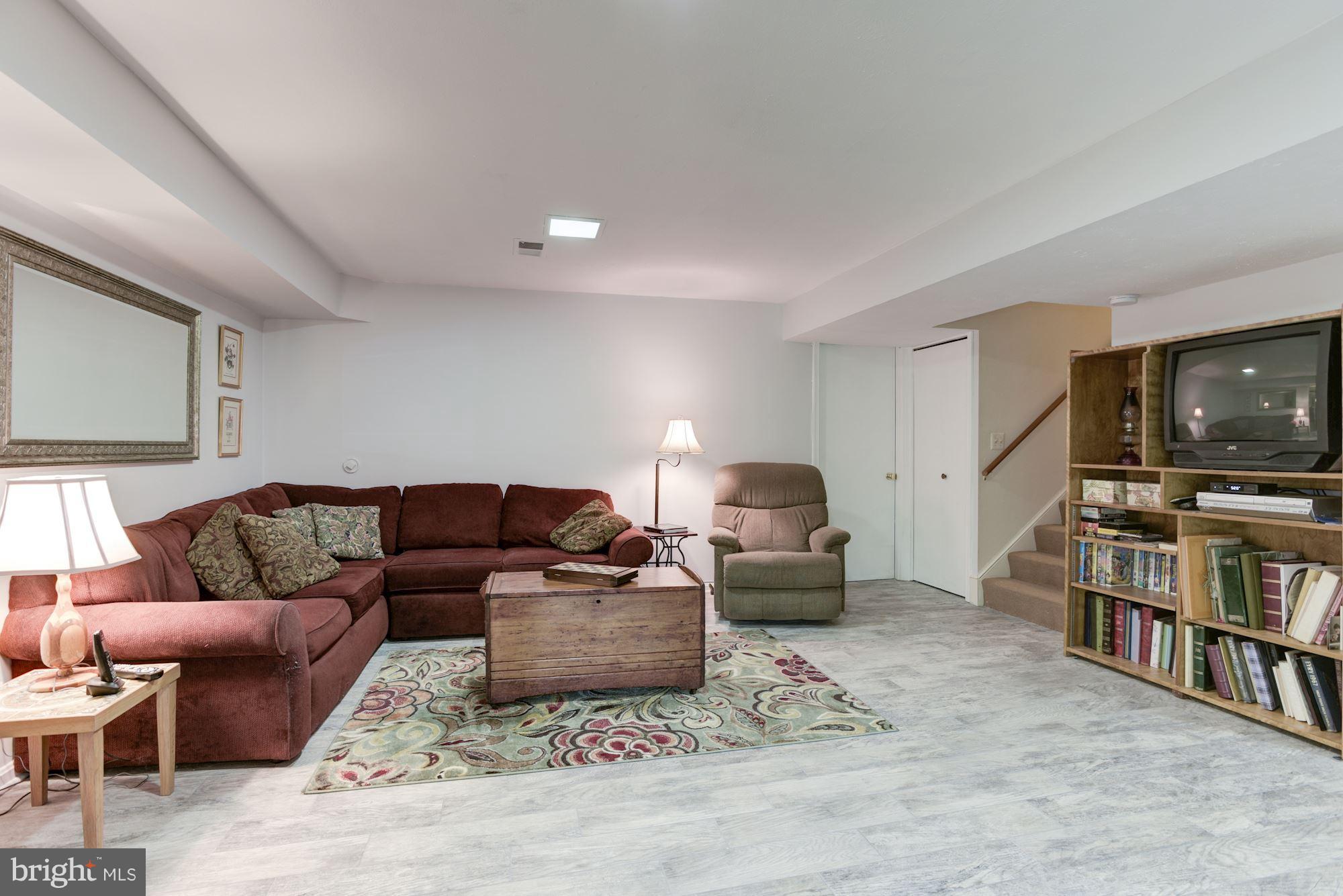 COUNTRY ROADS - Residential