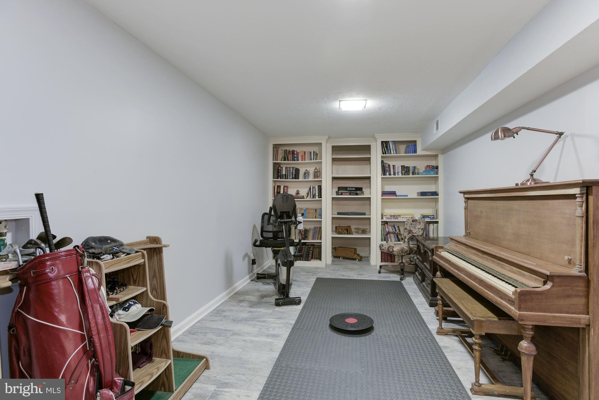 COUNTRY ROADS - Residential