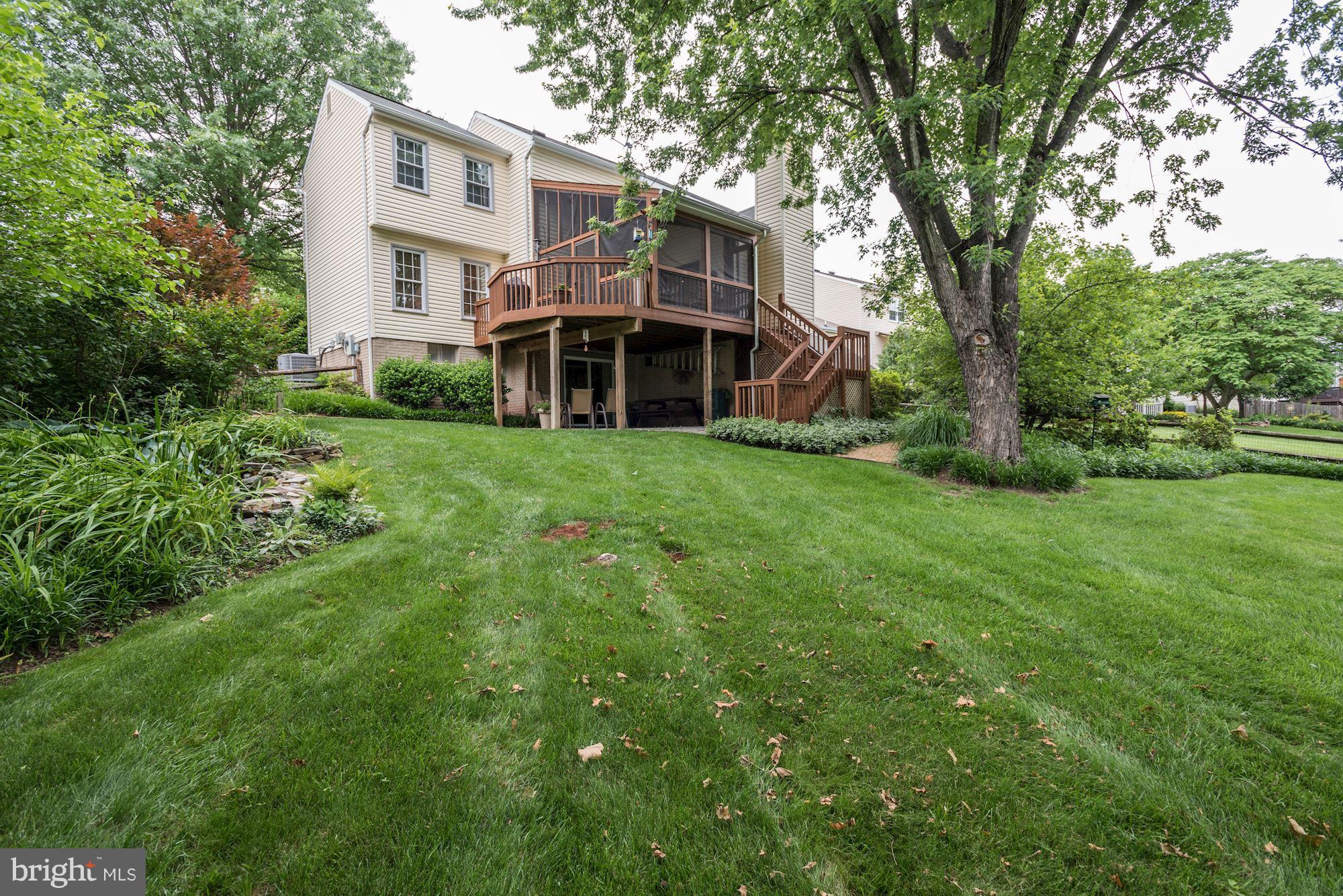 COUNTRY ROADS - Residential