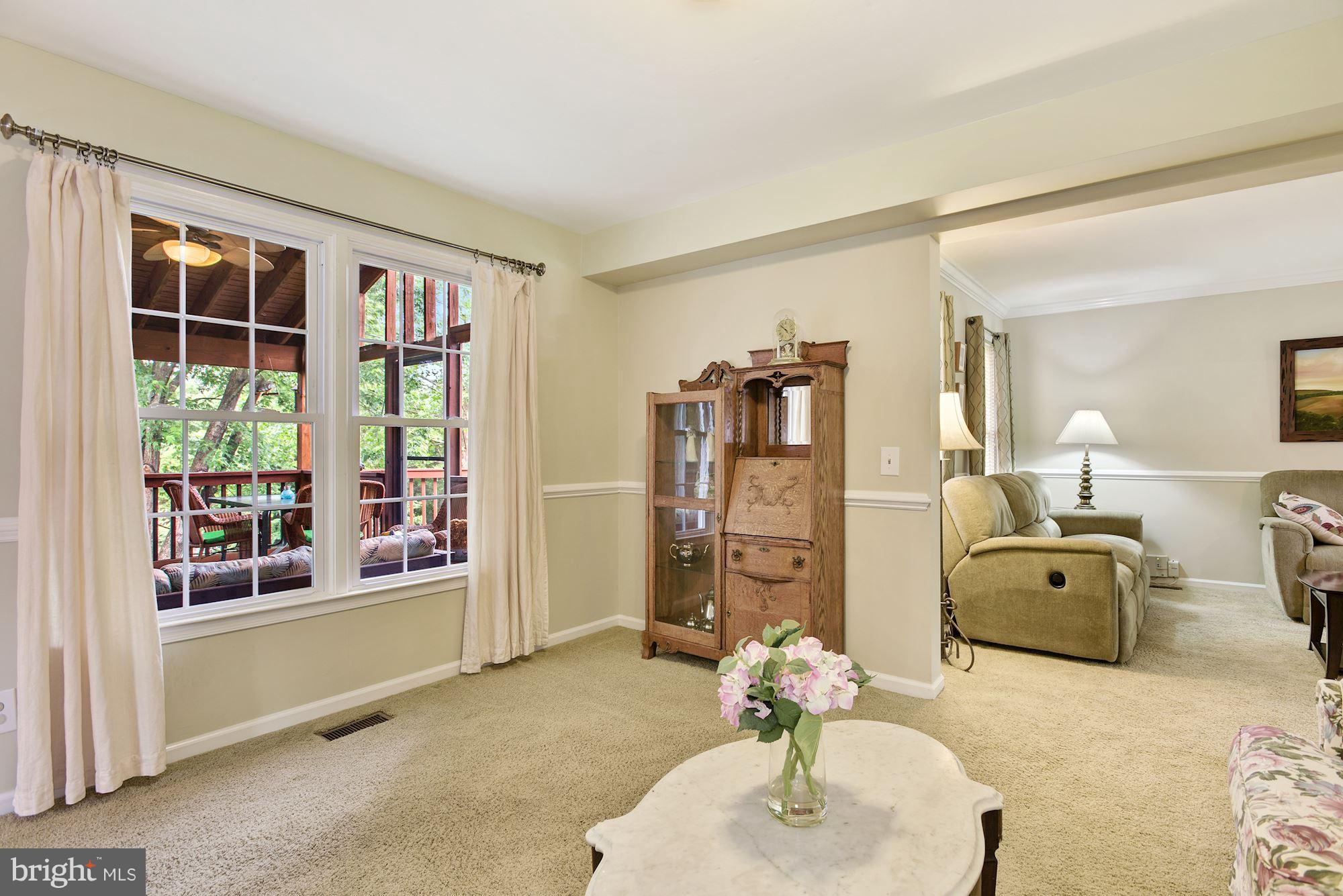 COUNTRY ROADS - Residential