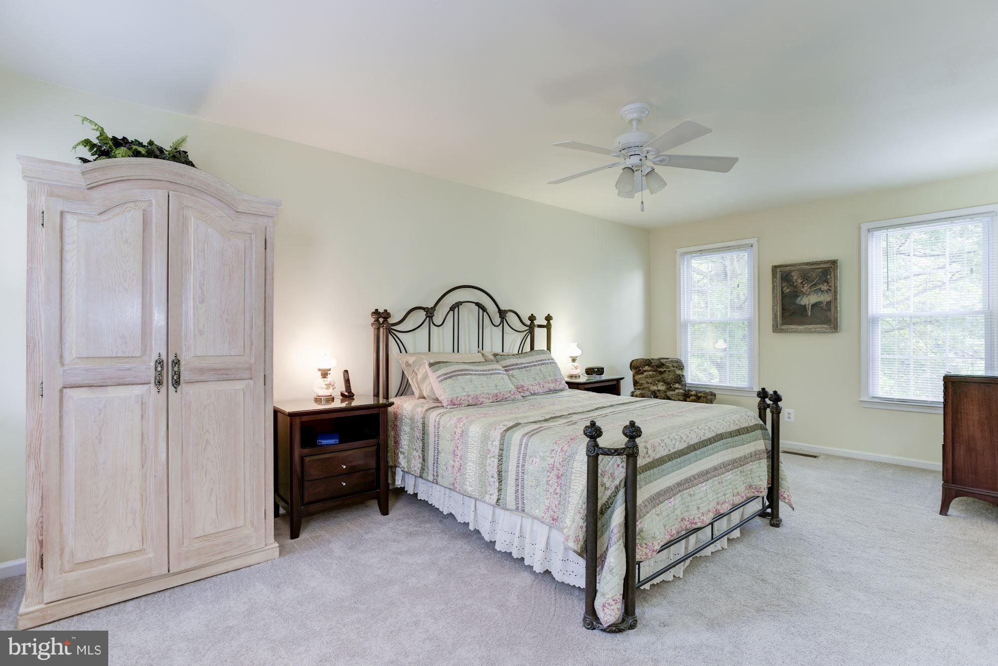 COUNTRY ROADS - Residential