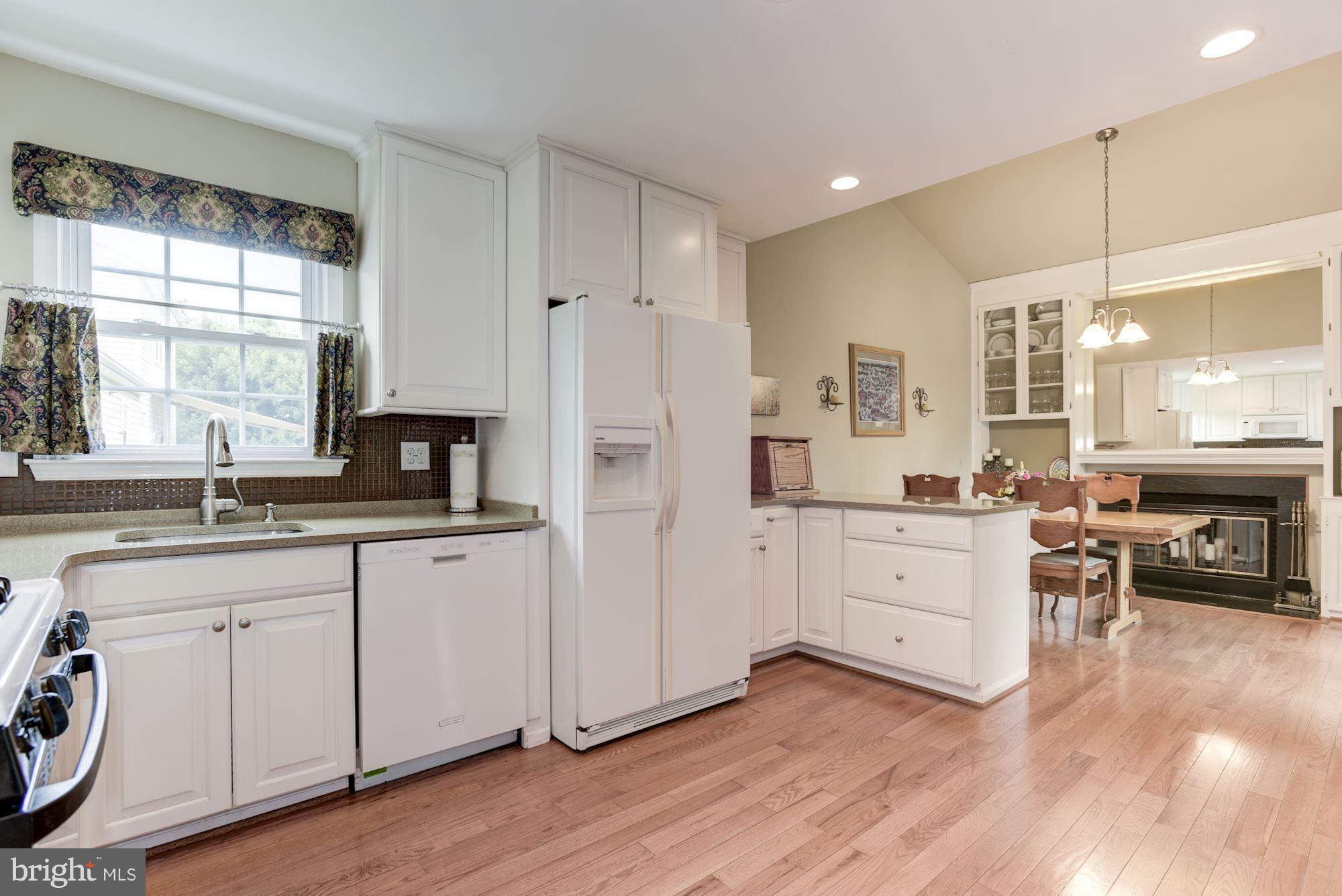 COUNTRY ROADS - Residential