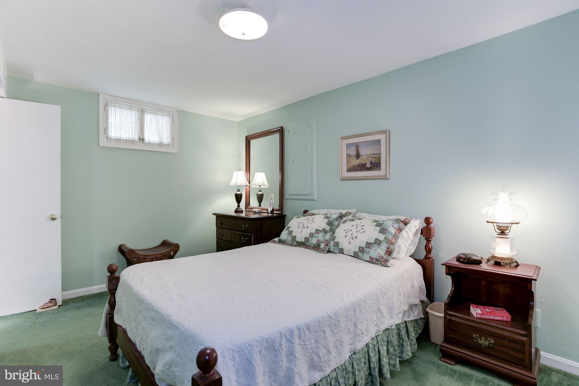 COUNTRY ROADS - Residential