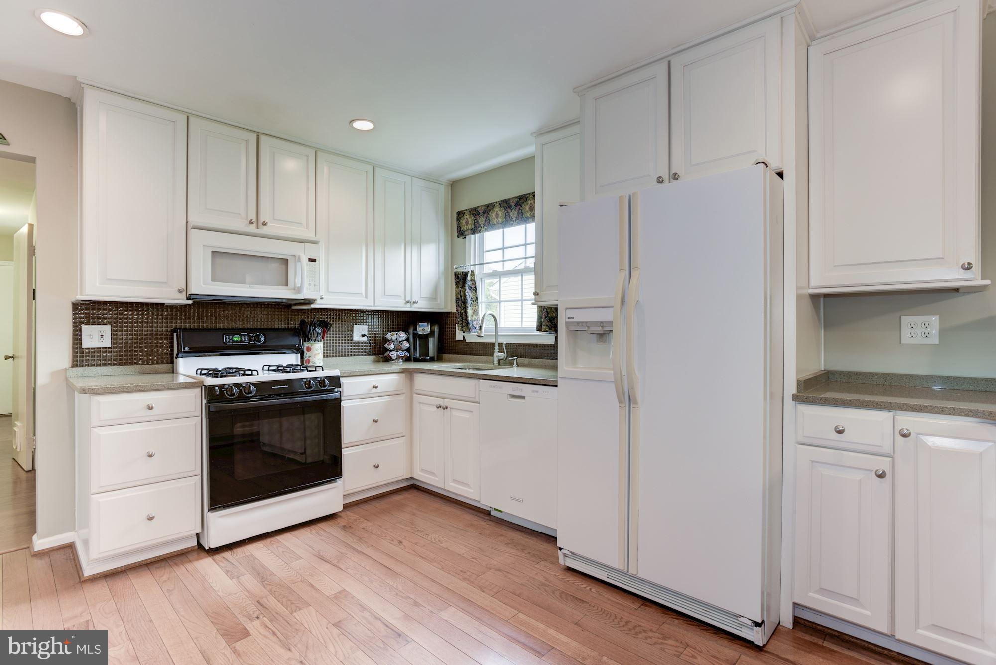 COUNTRY ROADS - Residential