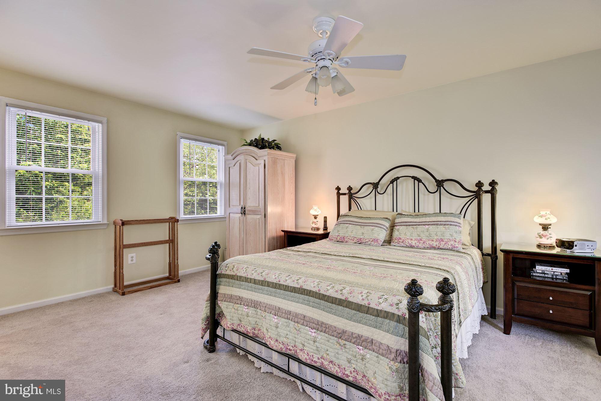 COUNTRY ROADS - Residential