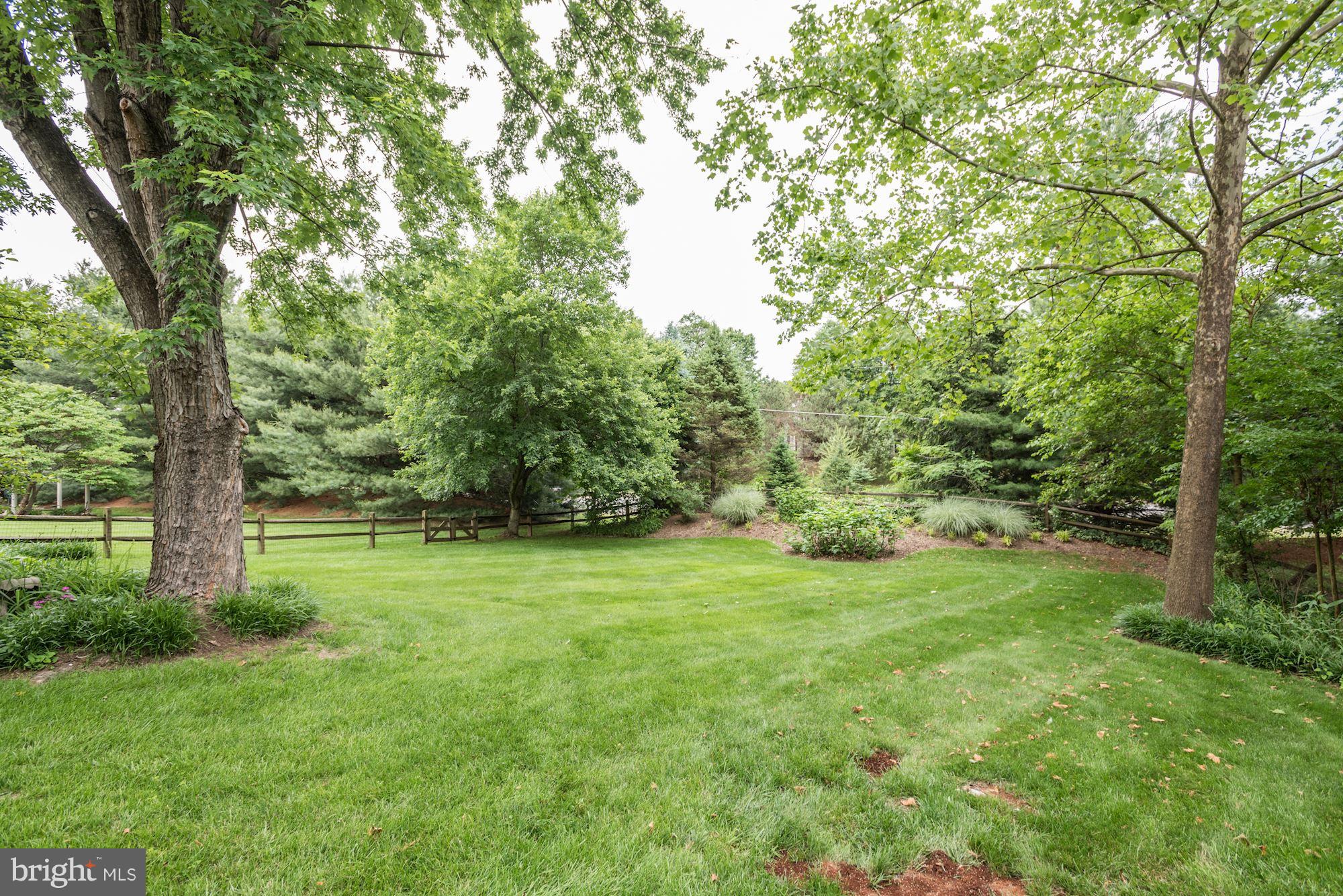 COUNTRY ROADS - Residential