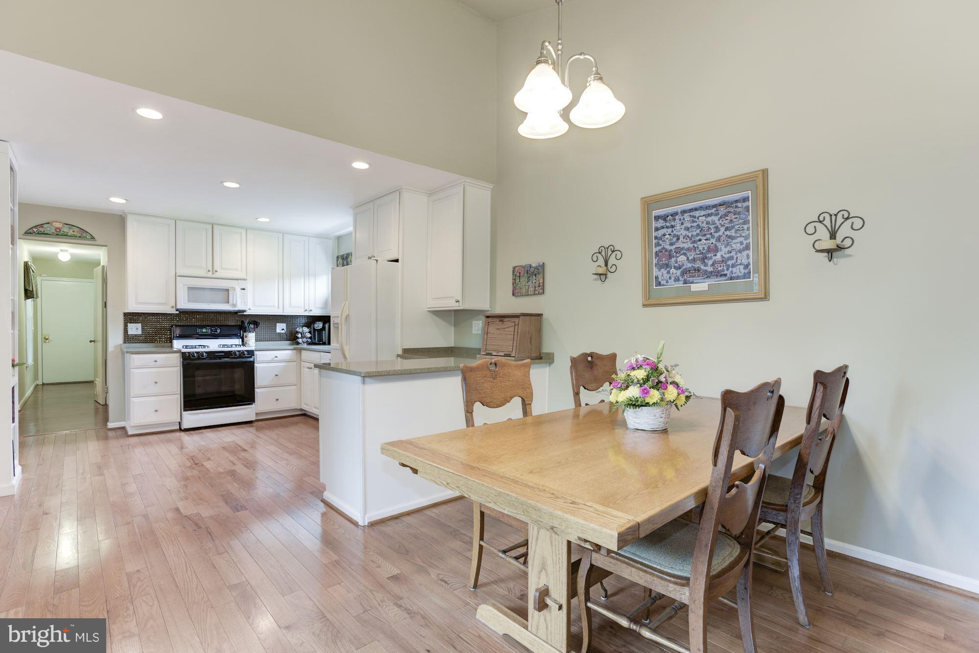 COUNTRY ROADS - Residential