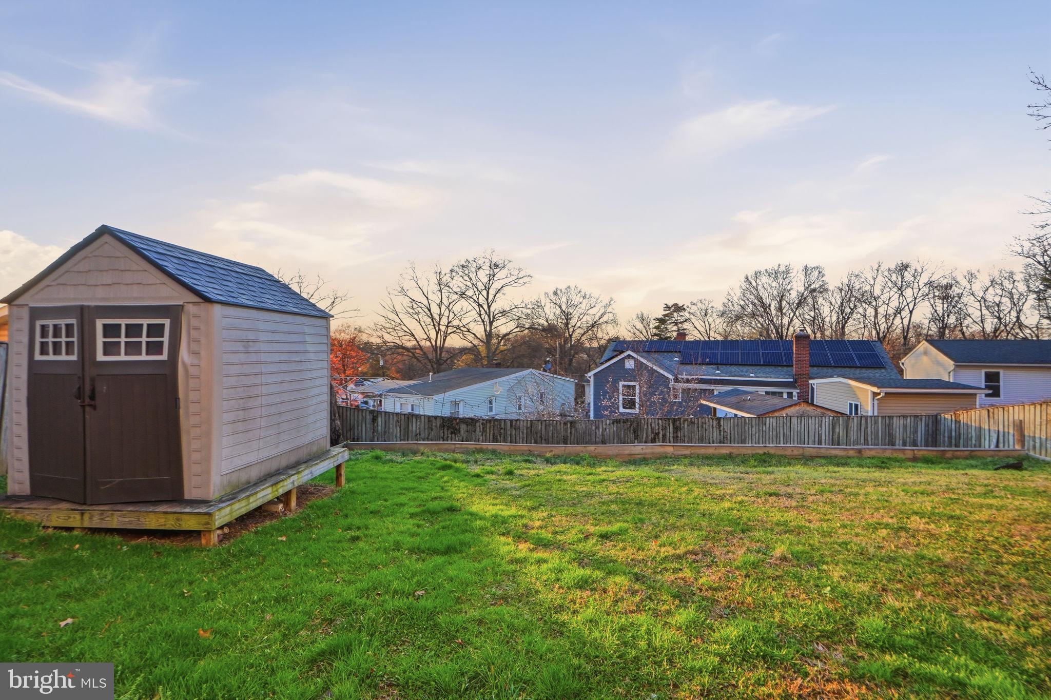 SHERIFF KNOLLS - Residential