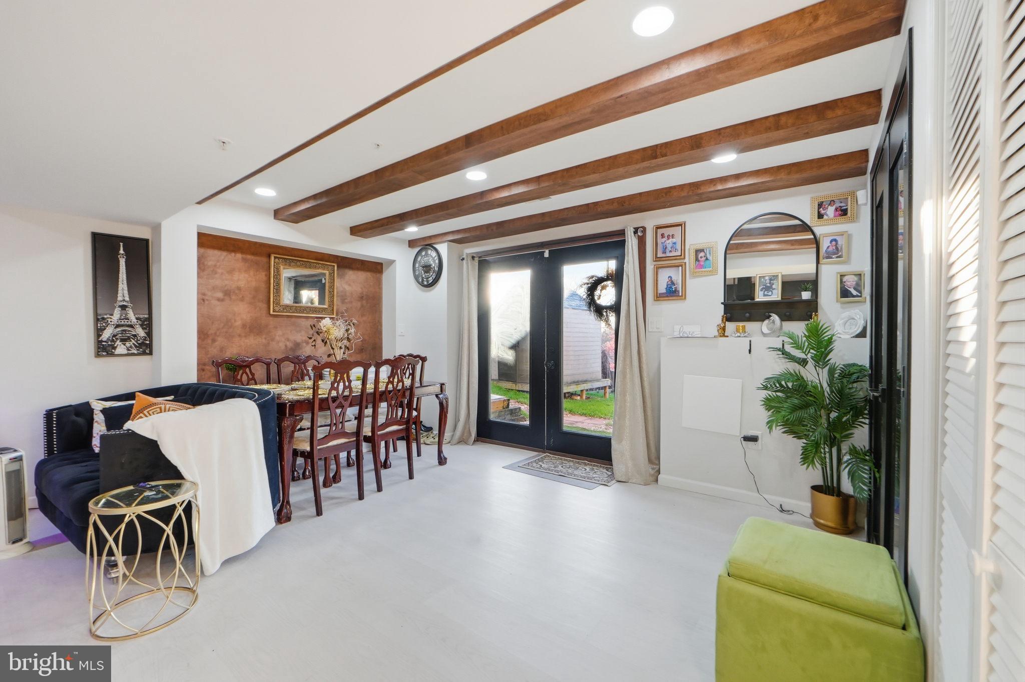 SHERIFF KNOLLS - Residential