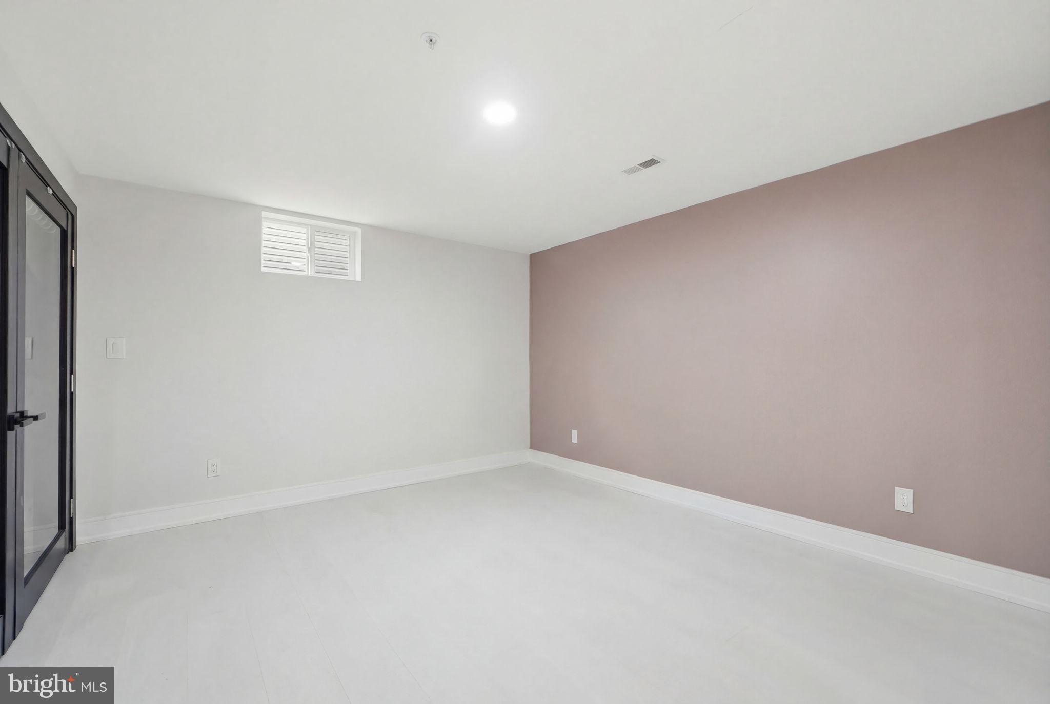 SHERIFF KNOLLS - Residential