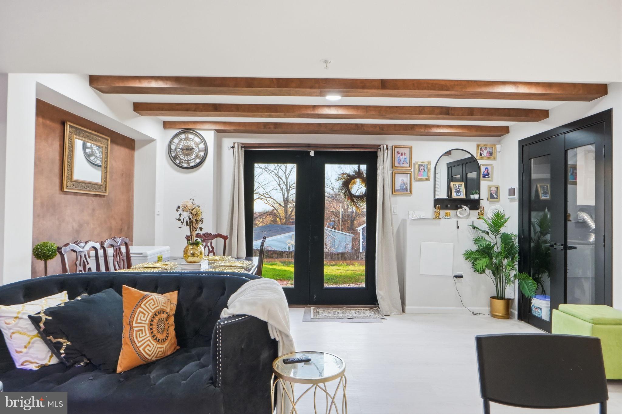 SHERIFF KNOLLS - Residential