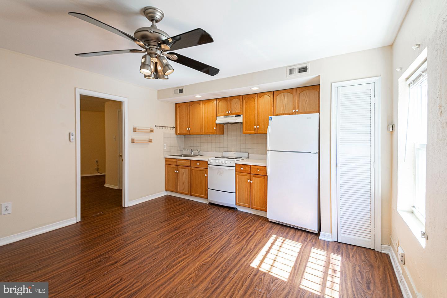 *Available NOW!*
This 1 bedroom, 1 bathroom first floor apartment in the heart of East Passyunk is not to be missed! Step outside your door and you’ll enjoy such attractions as Bing Bing Dim Sum, Cantina Los Caballitos, Laurel, The Bottle Shop, the Fountain at Tasker and Passyunk, B2 Cafe, Sweat Gym, Acme and MORE! The apartment features a spacious floor plan with hardwood floors, central air, a ceiling fan, washer/dryer in unit and a bathroom with shower/tub combo. The kitchen includes a refrigerator, electric stove/oven and lots of cabinet space! You cannot beat this location!
*Sorry, no pets
*Entrance to unit at 1630 S. Jessup St