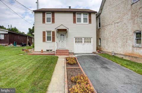Photo of 343 W Queen Street, CHAMBERSBURG, PA 17201 (MLS # PAFL2036314)