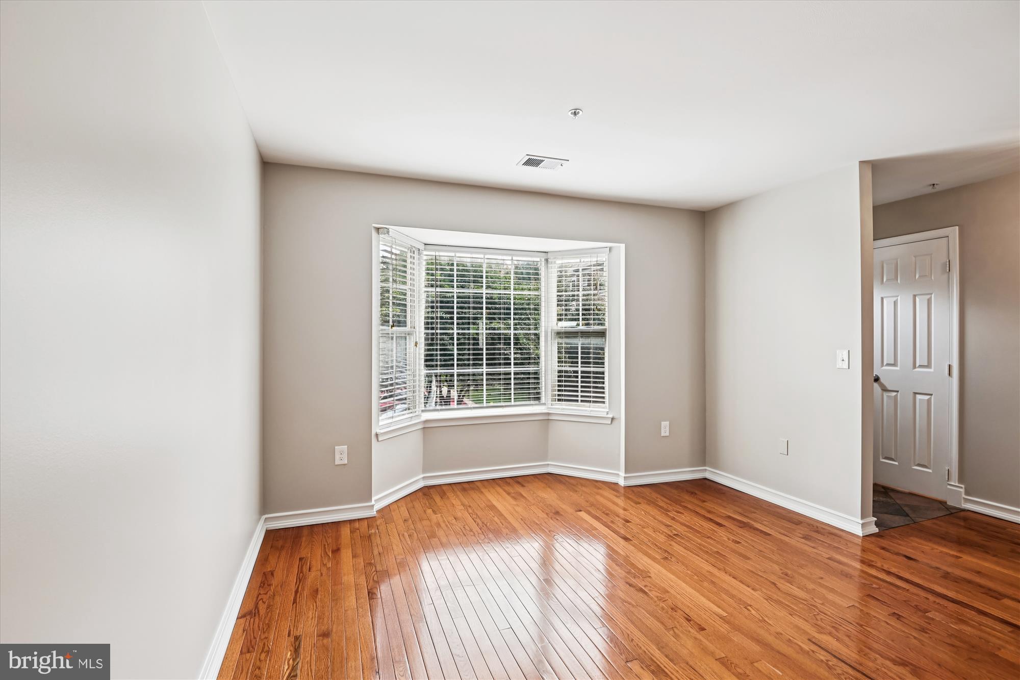 STONEHAVEN MEWS IN CROFTON VILLAGE - Residential