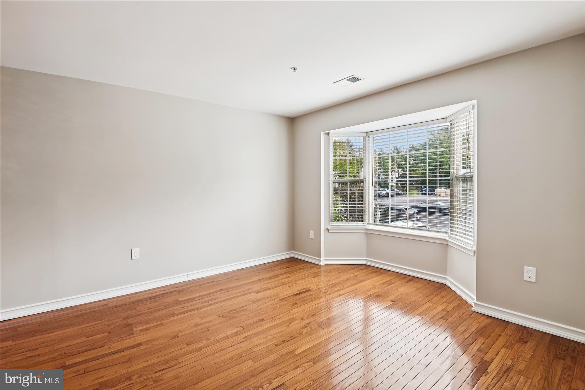 STONEHAVEN MEWS IN CROFTON VILLAGE - Residential